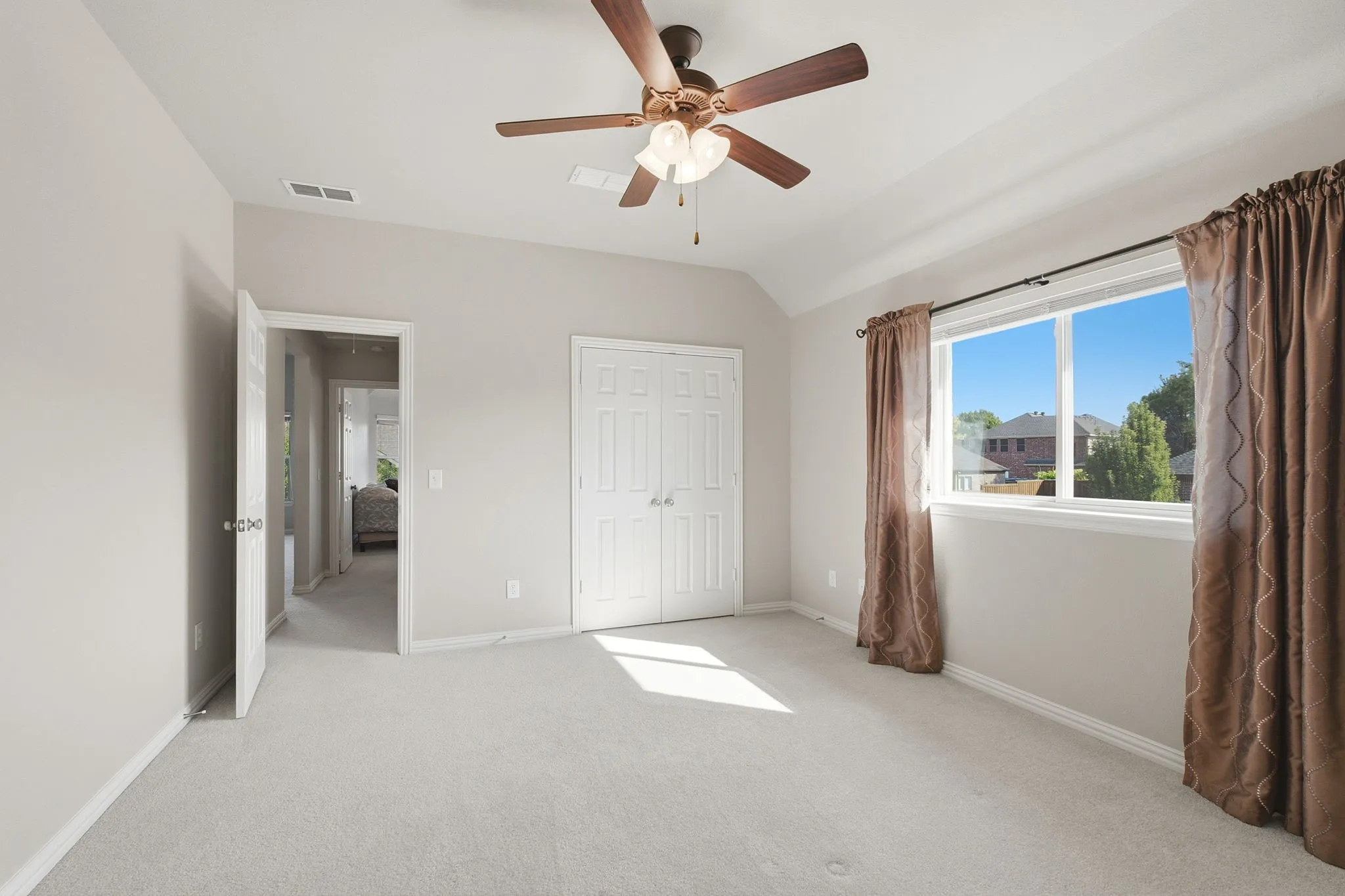 Single Family Residence For Sale in Collin County , 613 Maize Road, Murphy, Texas 75094, 5 Bedroom, 4 Bathroom, 3 Garage spaces, 3,776 Sqft, built in 2007, mls#21382681, Real Estate Agent in Murphy, Homes For Sale in Collin county, Homes For Sale in Murphy, Realtor in Murphy Texas, Real Estate Brokerage Independent Realty Texas, Luminita Cordes Realtor