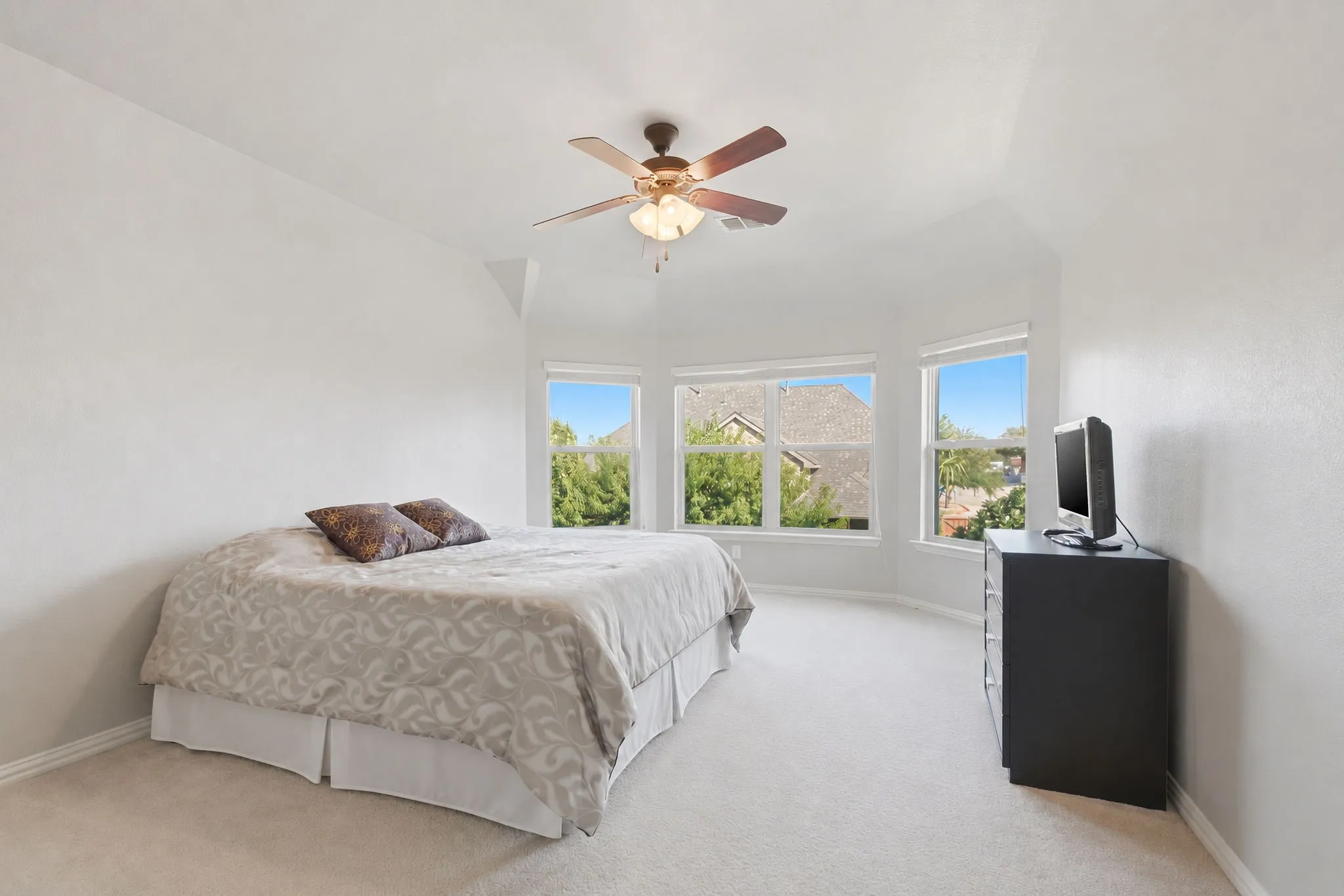 Single Family Residence For Sale in Collin County , 613 Maize Road, Murphy, Texas 75094, 5 Bedroom, 4 Bathroom, 3 Garage spaces, 3,776 Sqft, built in 2007, mls#21382681, Real Estate Agent in Murphy, Homes For Sale in Collin county, Homes For Sale in Murphy, Realtor in Murphy Texas, Real Estate Brokerage Independent Realty Texas, Luminita Cordes Realtor