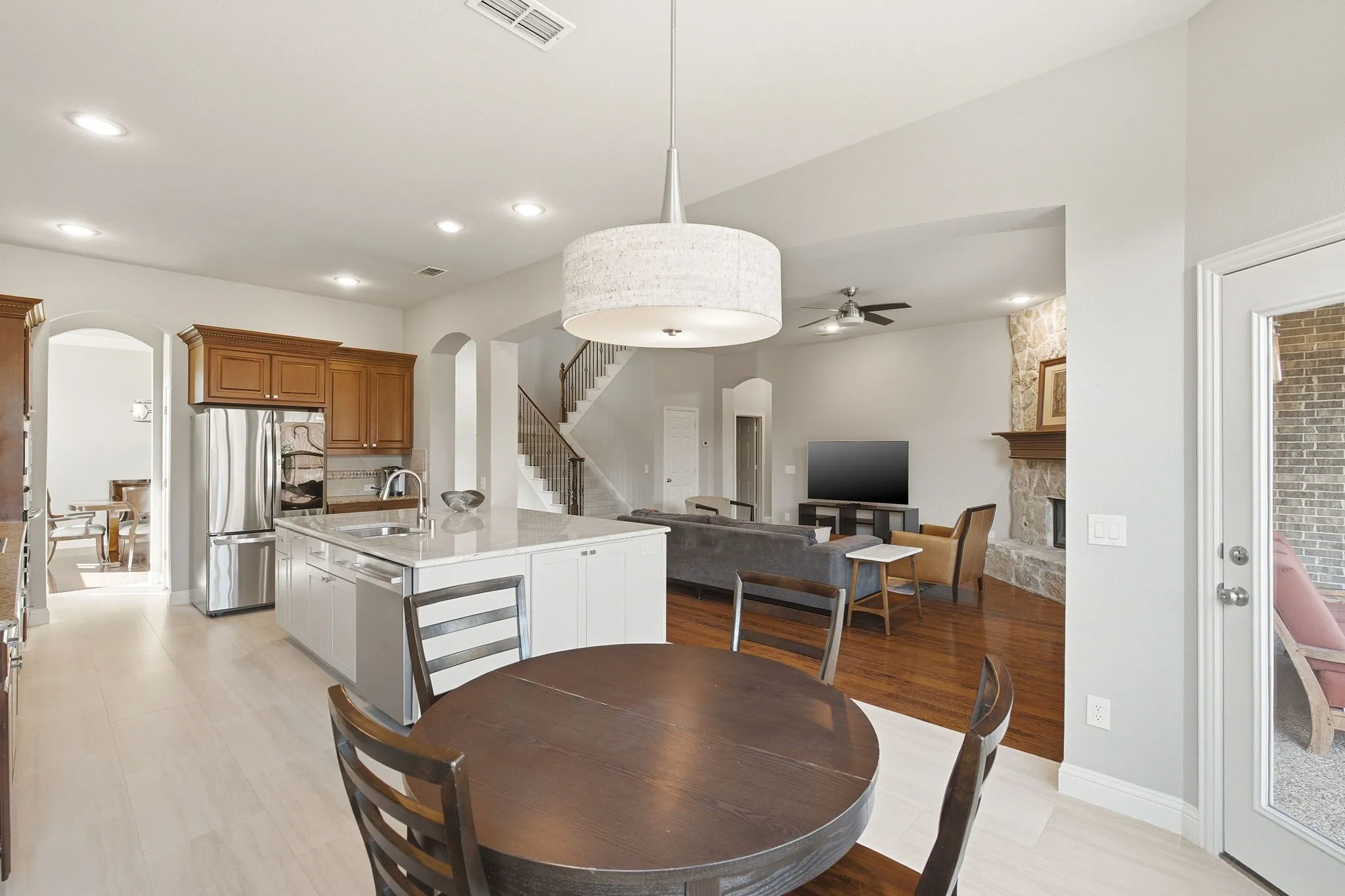 Single Family Residence For Sale in Collin County , 613 Maize Road, Murphy, Texas 75094, 5 Bedroom, 4 Bathroom, 3 Garage spaces, 3,776 Sqft, built in 2007, mls#21382681, Real Estate Agent in Murphy, Homes For Sale in Collin county, Homes For Sale in Murphy, Realtor in Murphy Texas, Real Estate Brokerage Independent Realty Texas, Luminita Cordes Realtor