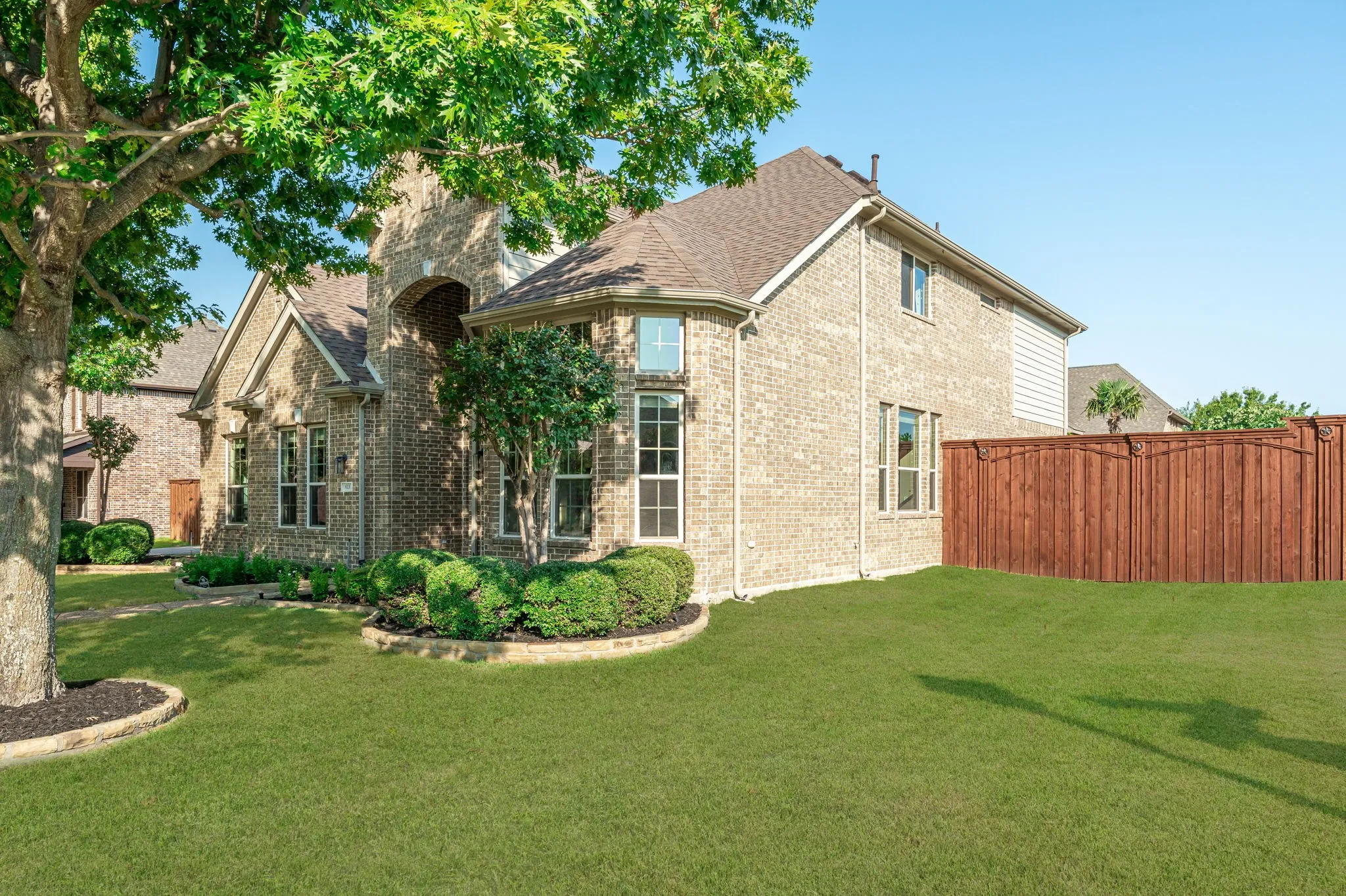 Single Family Residence For Sale in Collin County , 613 Maize Road, Murphy, Texas 75094, 5 Bedroom, 4 Bathroom, 3 Garage spaces, 3,776 Sqft, built in 2007, mls#21382681, Real Estate Agent in Murphy, Homes For Sale in Collin county, Homes For Sale in Murphy, Realtor in Murphy Texas, Real Estate Brokerage Independent Realty Texas, Luminita Cordes Realtor