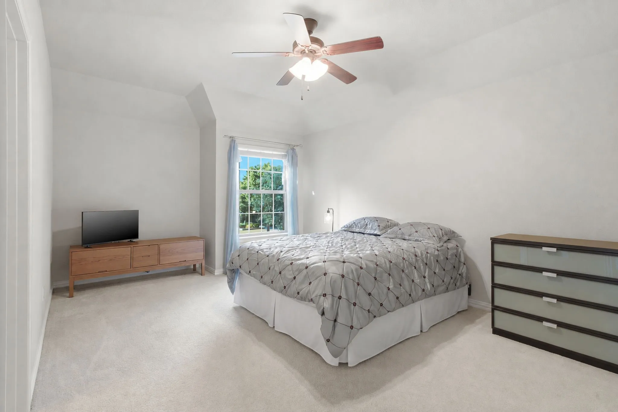 Single Family Residence For Sale in Collin County , 613 Maize Road, Murphy, Texas 75094, 5 Bedroom, 4 Bathroom, 3 Garage spaces, 3,776 Sqft, built in 2007, mls#21382681, Real Estate Agent in Murphy, Homes For Sale in Collin county, Homes For Sale in Murphy, Realtor in Murphy Texas, Real Estate Brokerage Independent Realty Texas, Luminita Cordes Realtor
