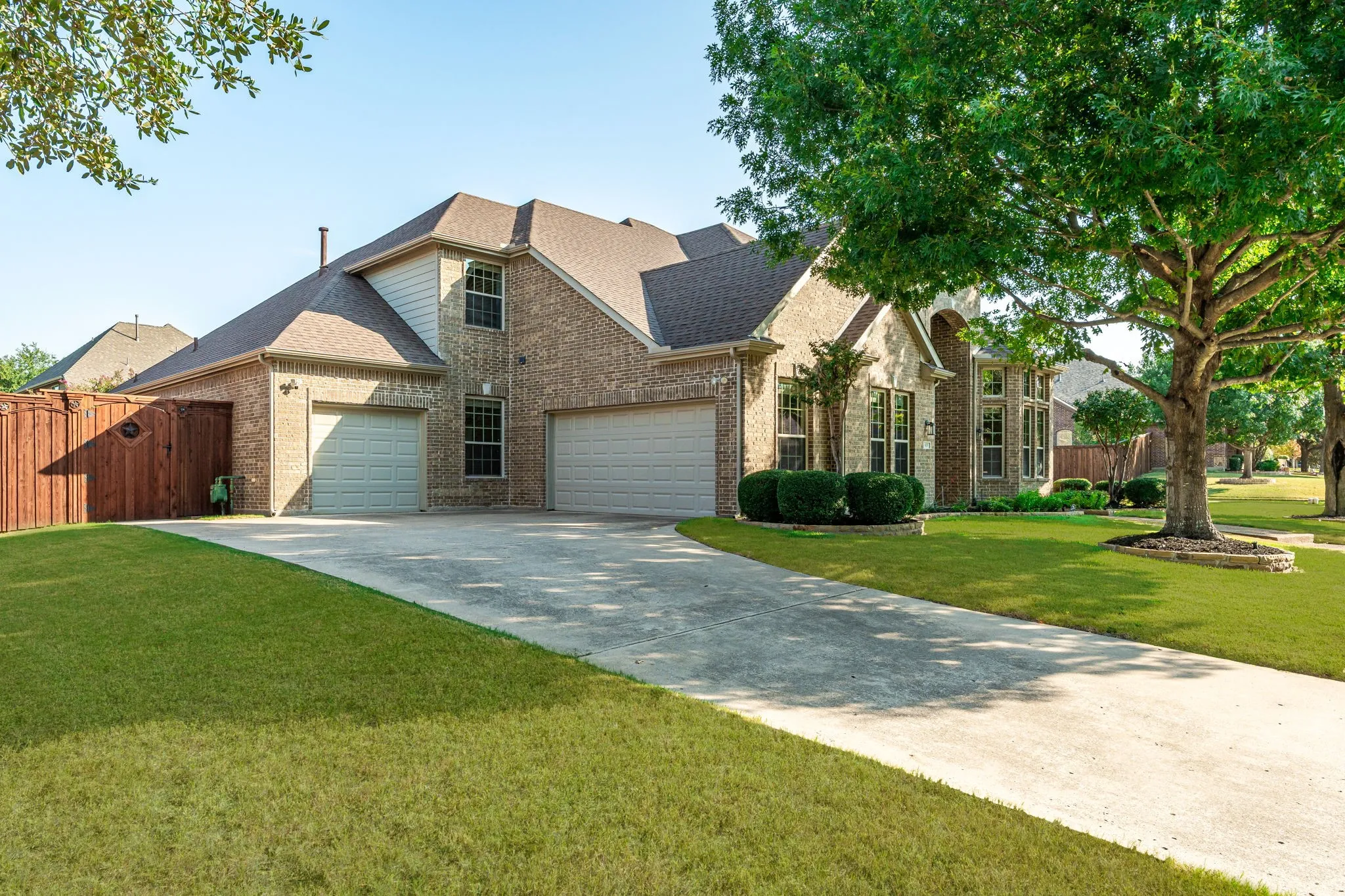 Single Family Residence For Sale in Collin County , 613 Maize Road, Murphy, Texas 75094, 5 Bedroom, 4 Bathroom, 3 Garage spaces, 3,776 Sqft, built in 2007, mls#21382681, Real Estate Agent in Murphy, Homes For Sale in Collin county, Homes For Sale in Murphy, Realtor in Murphy Texas, Real Estate Brokerage Independent Realty Texas, Luminita Cordes Realtor