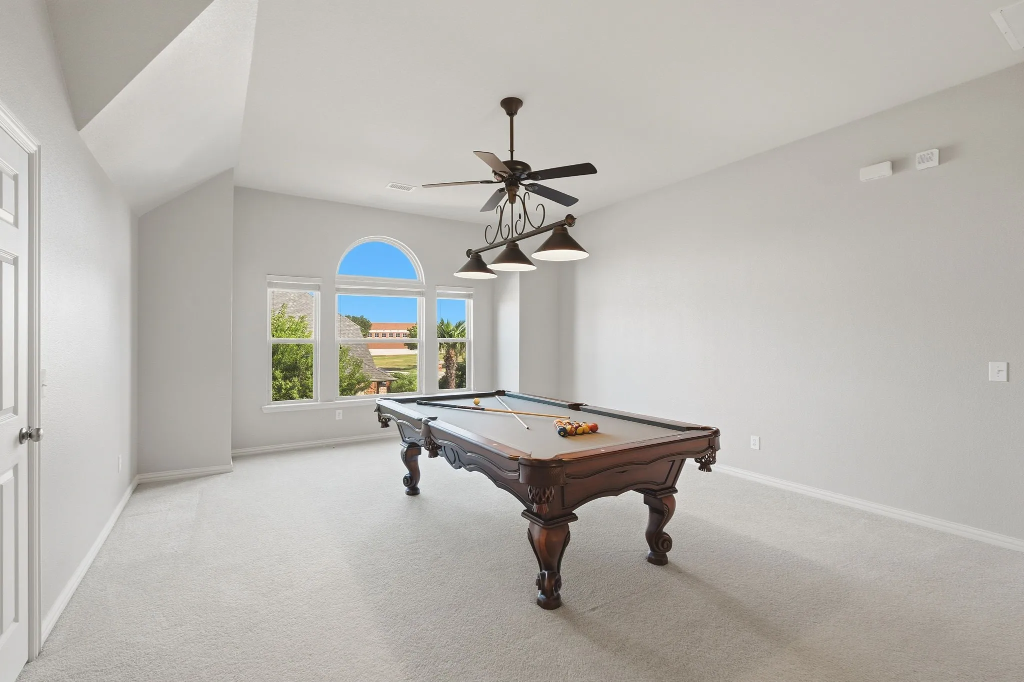 Single Family Residence For Sale in Collin County , 613 Maize Road, Murphy, Texas 75094, 5 Bedroom, 4 Bathroom, 3 Garage spaces, 3,776 Sqft, built in 2007, mls#21382681, Real Estate Agent in Murphy, Homes For Sale in Collin county, Homes For Sale in Murphy, Realtor in Murphy Texas, Real Estate Brokerage Independent Realty Texas, Luminita Cordes Realtor