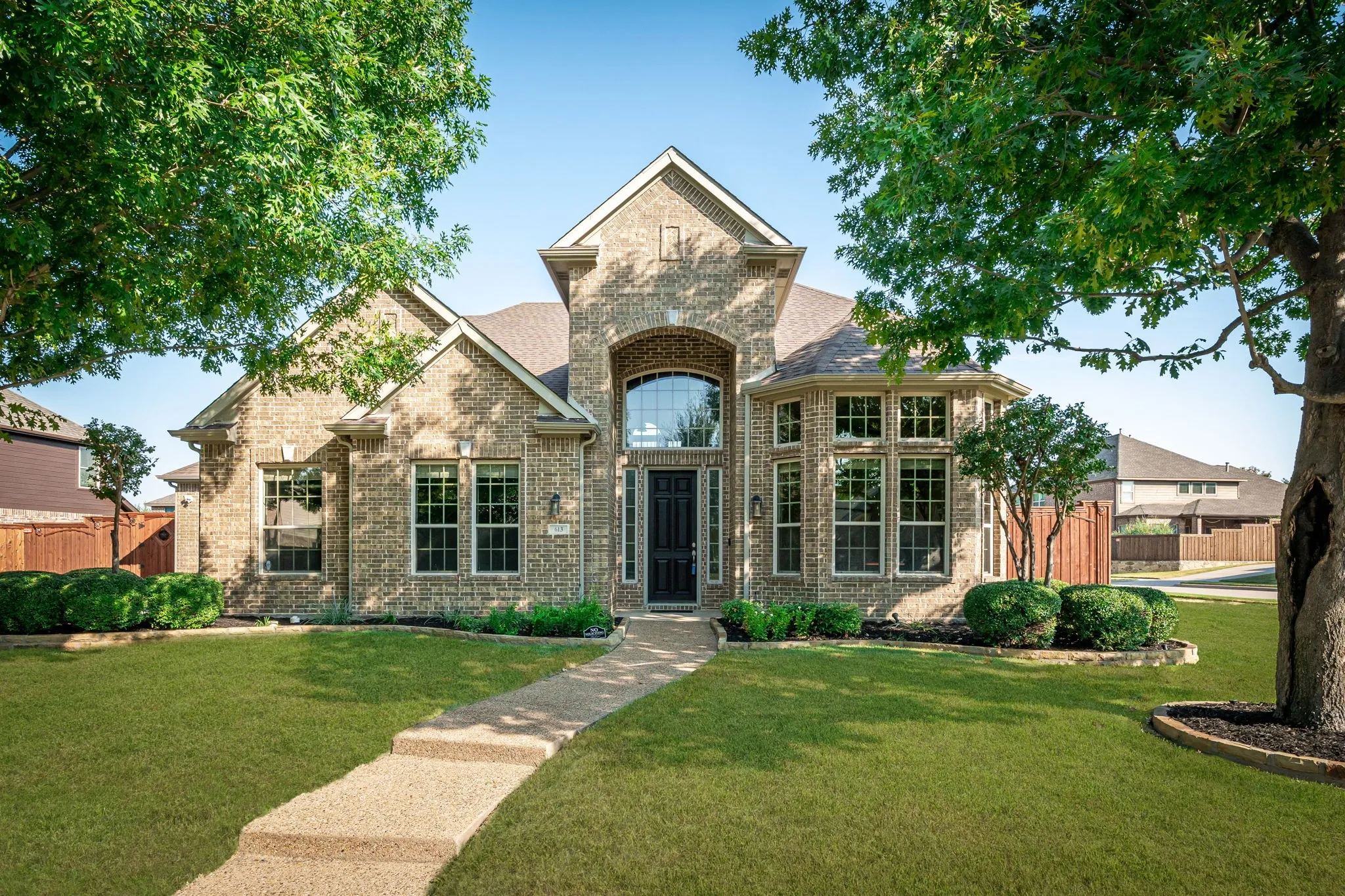 Single Family Residence For Sale in Collin County , 613 Maize Road, Murphy, Texas 75094, 5 Bedroom, 4 Bathroom, 3 Garage spaces, 3,776 Sqft, built in 2007, mls#21382681, Real Estate Agent in Murphy, Homes For Sale in Collin county, Homes For Sale in Murphy, Realtor in Murphy Texas, Real Estate Brokerage Independent Realty Texas, Luminita Cordes Realtor