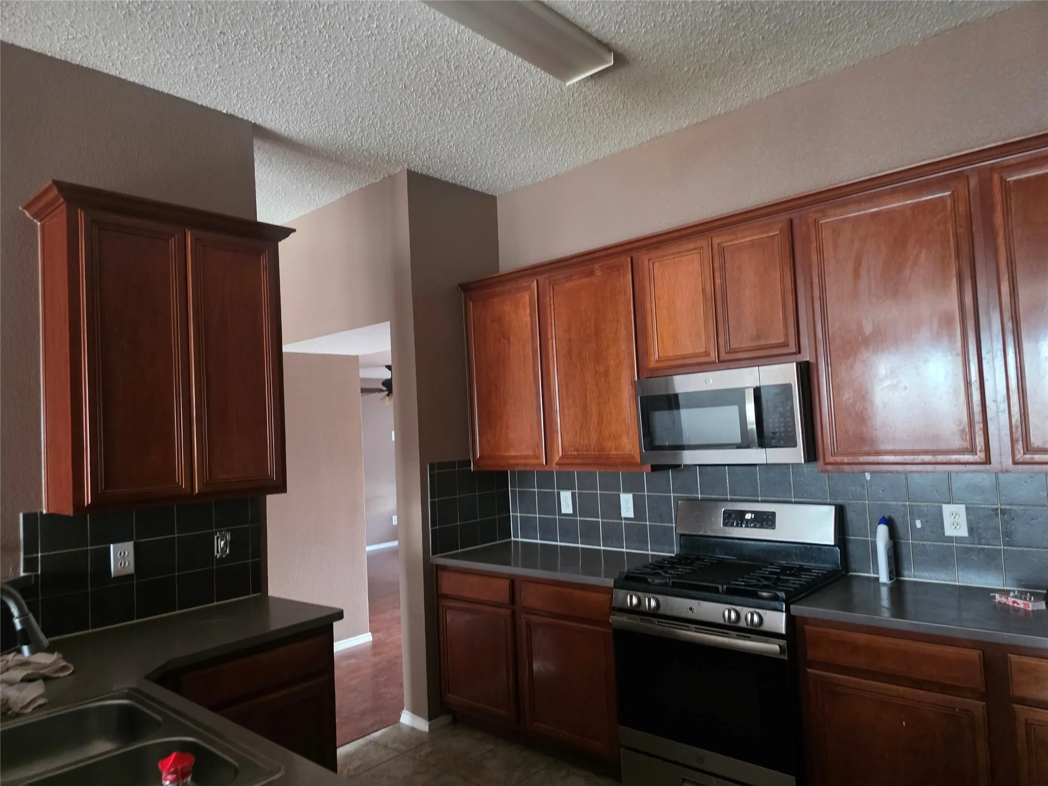Single Family Residence For Rent in Tarrant County , 3315 Desert Sage, Grand Prairie, Texas 75052, 4 Bedroom, 2 Bathroom, 2 Garage spaces, 2,220 Sqft, built in 2003, mls#21383962, Real Estate Agent in Grand Prairie, Homes For Rent in Tarrant county, Homes For Rent in Grand Prairie, Realtor in Grand Prairie Texas, Real Estate Brokerage Independent Realty Texas, Luminita Cordes Realtor