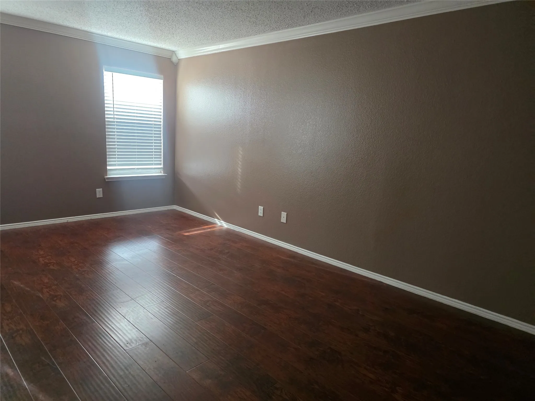 Single Family Residence For Rent in Tarrant County , 3315 Desert Sage, Grand Prairie, Texas 75052, 4 Bedroom, 2 Bathroom, 2 Garage spaces, 2,220 Sqft, built in 2003, mls#21383962, Real Estate Agent in Grand Prairie, Homes For Rent in Tarrant county, Homes For Rent in Grand Prairie, Realtor in Grand Prairie Texas, Real Estate Brokerage Independent Realty Texas, Luminita Cordes Realtor