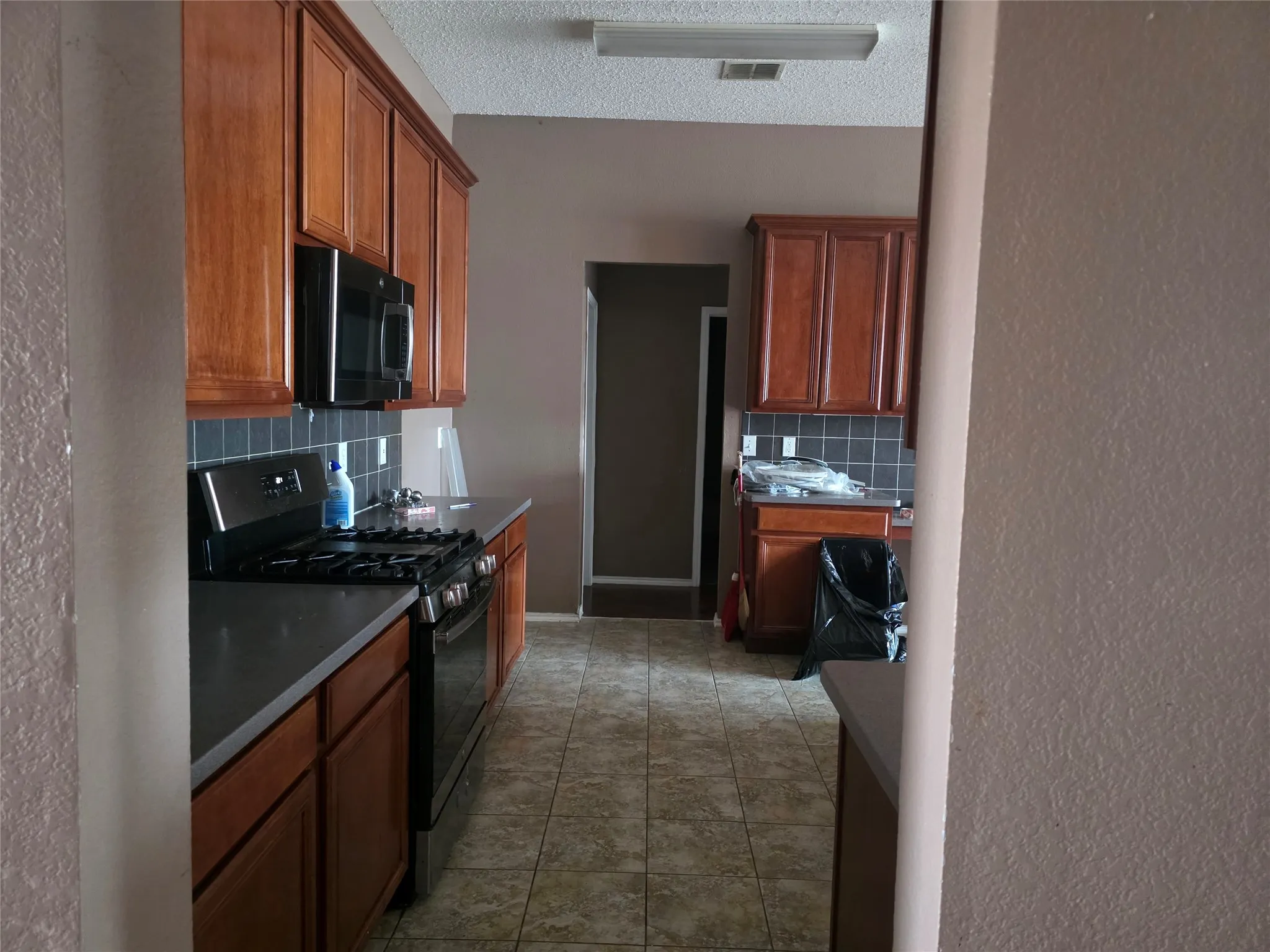 Single Family Residence For Rent in Tarrant County , 3315 Desert Sage, Grand Prairie, Texas 75052, 4 Bedroom, 2 Bathroom, 2 Garage spaces, 2,220 Sqft, built in 2003, mls#21383962, Real Estate Agent in Grand Prairie, Homes For Rent in Tarrant county, Homes For Rent in Grand Prairie, Realtor in Grand Prairie Texas, Real Estate Brokerage Independent Realty Texas, Luminita Cordes Realtor