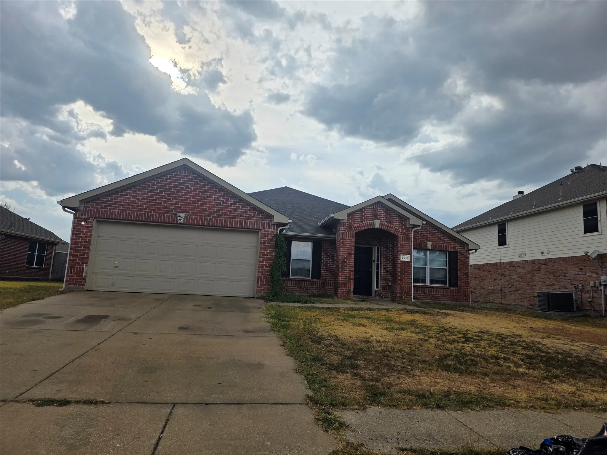 Single Family Residence For Rent in Tarrant County , 3315 Desert Sage, Grand Prairie, Texas 75052, 4 Bedroom, 2 Bathroom, 2 Garage spaces, 2,220 Sqft, built in 2003, mls#21383962, Real Estate Agent in Grand Prairie, Homes For Rent in Tarrant county, Homes For Rent in Grand Prairie, Realtor in Grand Prairie Texas, Real Estate Brokerage Independent Realty Texas, Luminita Cordes Realtor