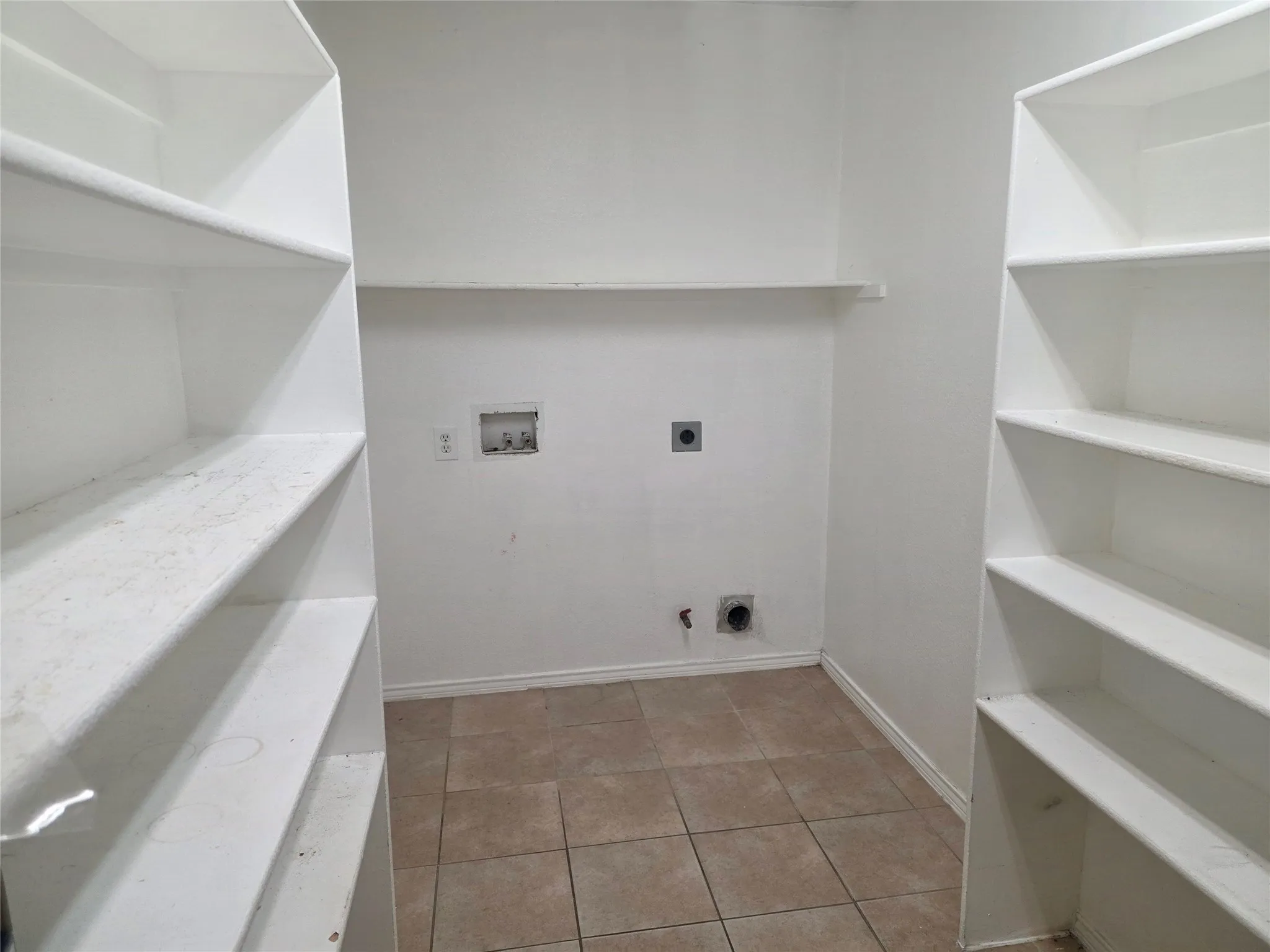 Single Family Residence For Rent in Tarrant County , 3315 Desert Sage, Grand Prairie, Texas 75052, 4 Bedroom, 2 Bathroom, 2 Garage spaces, 2,220 Sqft, built in 2003, mls#21383962, Real Estate Agent in Grand Prairie, Homes For Rent in Tarrant county, Homes For Rent in Grand Prairie, Realtor in Grand Prairie Texas, Real Estate Brokerage Independent Realty Texas, Luminita Cordes Realtor