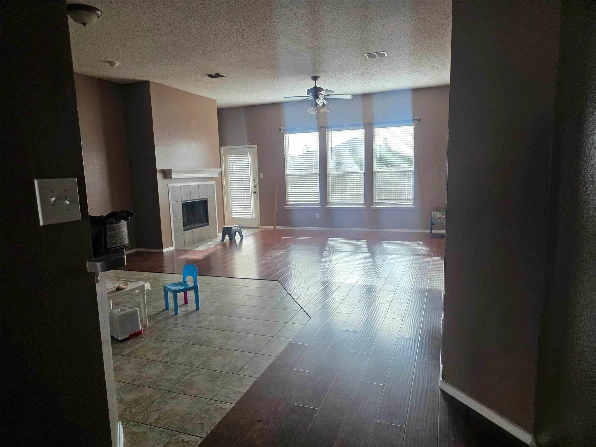 Single Family Residence For Rent in Tarrant County , 3315 Desert Sage, Grand Prairie, Texas 75052, 4 Bedroom, 2 Bathroom, 2 Garage spaces, 2,220 Sqft, built in 2003, mls#21383962, Real Estate Agent in Grand Prairie, Homes For Rent in Tarrant county, Homes For Rent in Grand Prairie, Realtor in Grand Prairie Texas, Real Estate Brokerage Independent Realty Texas, Luminita Cordes Realtor