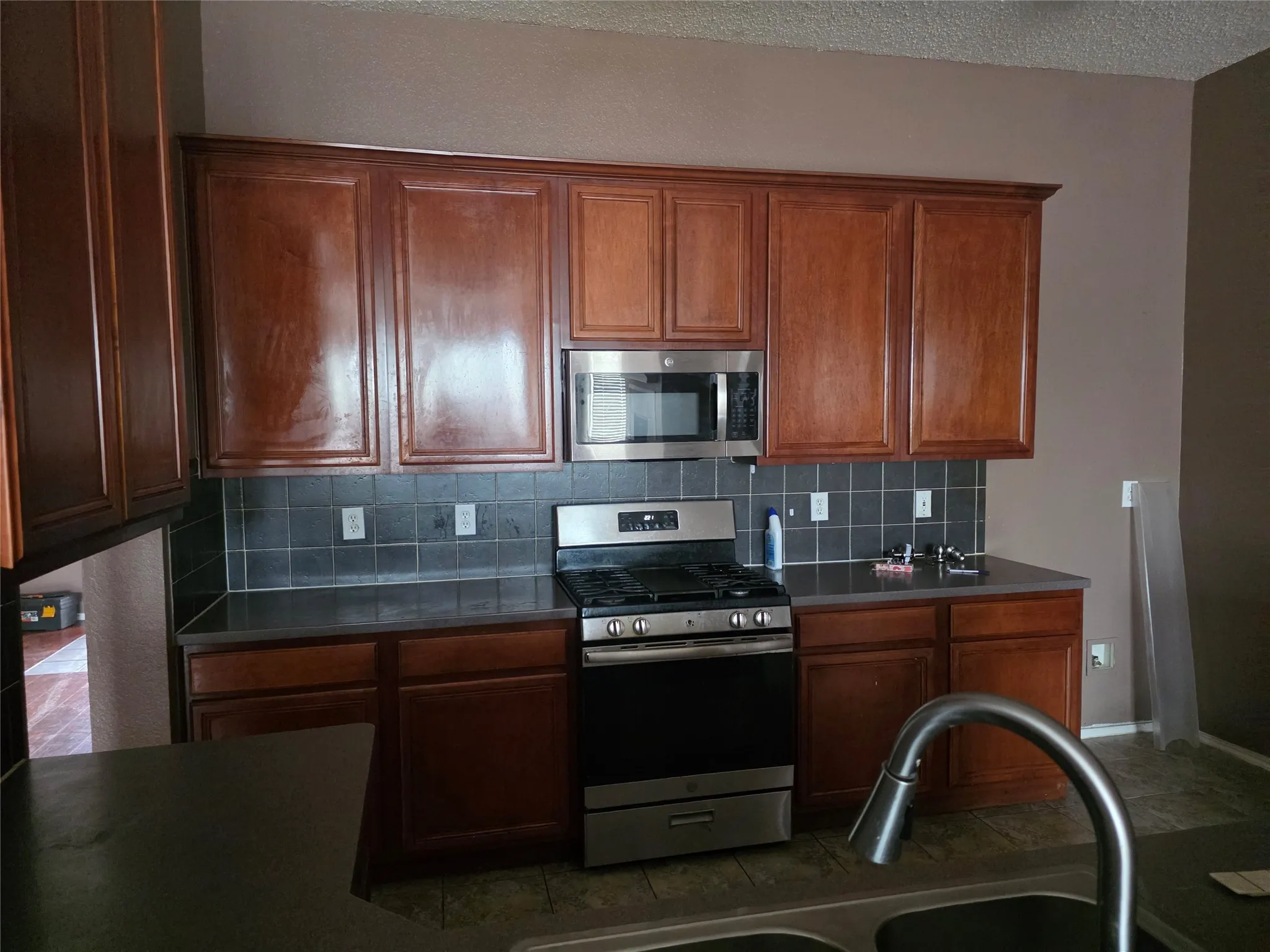 Single Family Residence For Rent in Tarrant County , 3315 Desert Sage, Grand Prairie, Texas 75052, 4 Bedroom, 2 Bathroom, 2 Garage spaces, 2,220 Sqft, built in 2003, mls#21383962, Real Estate Agent in Grand Prairie, Homes For Rent in Tarrant county, Homes For Rent in Grand Prairie, Realtor in Grand Prairie Texas, Real Estate Brokerage Independent Realty Texas, Luminita Cordes Realtor