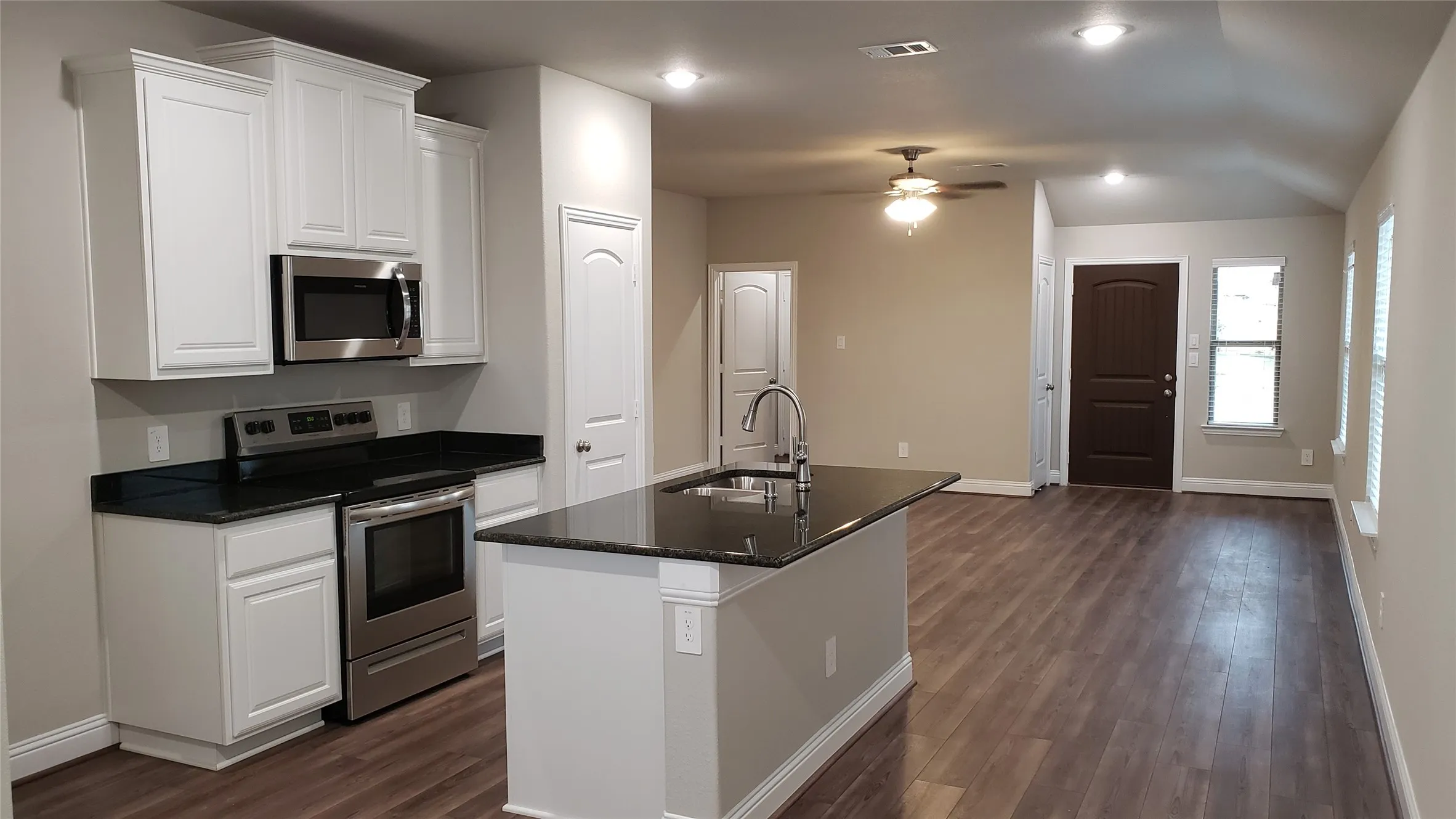 Single Family Residence For Rent in Hunt County , 1412 Brindle Drive, Greenville, Texas 75402, 4 Bedroom, 2 Bathroom, 2 Garage spaces, 1,473 Sqft, built in 2022, mls#21383967, Real Estate Agent in Greenville, Homes For Rent in Hunt county, Homes For Rent in Greenville, Realtor in Greenville Texas, Real Estate Brokerage Independent Realty Texas, Luminita Cordes Realtor