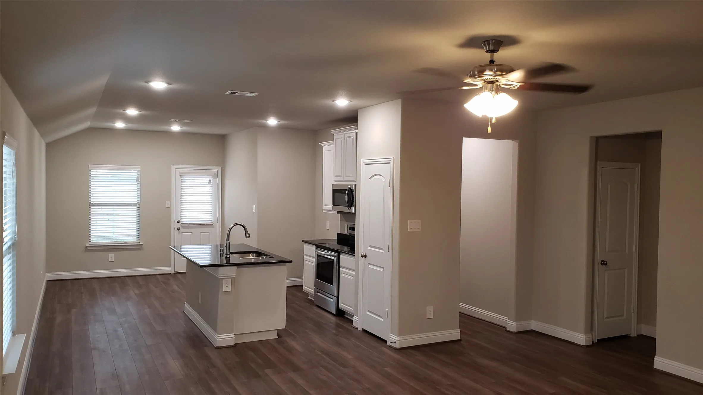 Single Family Residence For Rent in Hunt County , 1412 Brindle Drive, Greenville, Texas 75402, 4 Bedroom, 2 Bathroom, 2 Garage spaces, 1,473 Sqft, built in 2022, mls#21383967, Real Estate Agent in Greenville, Homes For Rent in Hunt county, Homes For Rent in Greenville, Realtor in Greenville Texas, Real Estate Brokerage Independent Realty Texas, Luminita Cordes Realtor