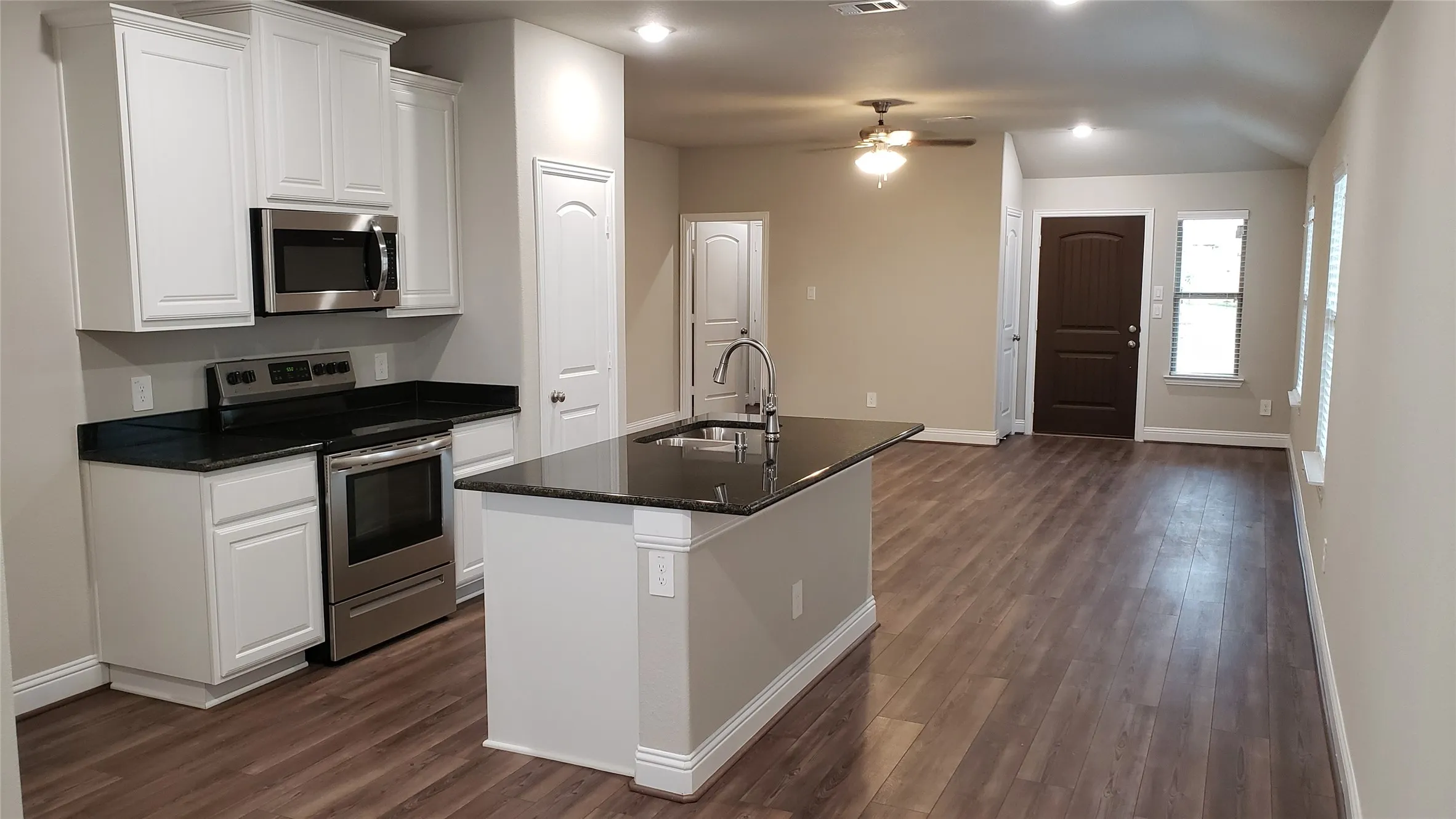 Single Family Residence For Rent in Hunt County , 1412 Brindle Drive, Greenville, Texas 75402, 4 Bedroom, 2 Bathroom, 2 Garage spaces, 1,473 Sqft, built in 2022, mls#21383967, Real Estate Agent in Greenville, Homes For Rent in Hunt county, Homes For Rent in Greenville, Realtor in Greenville Texas, Real Estate Brokerage Independent Realty Texas, Luminita Cordes Realtor