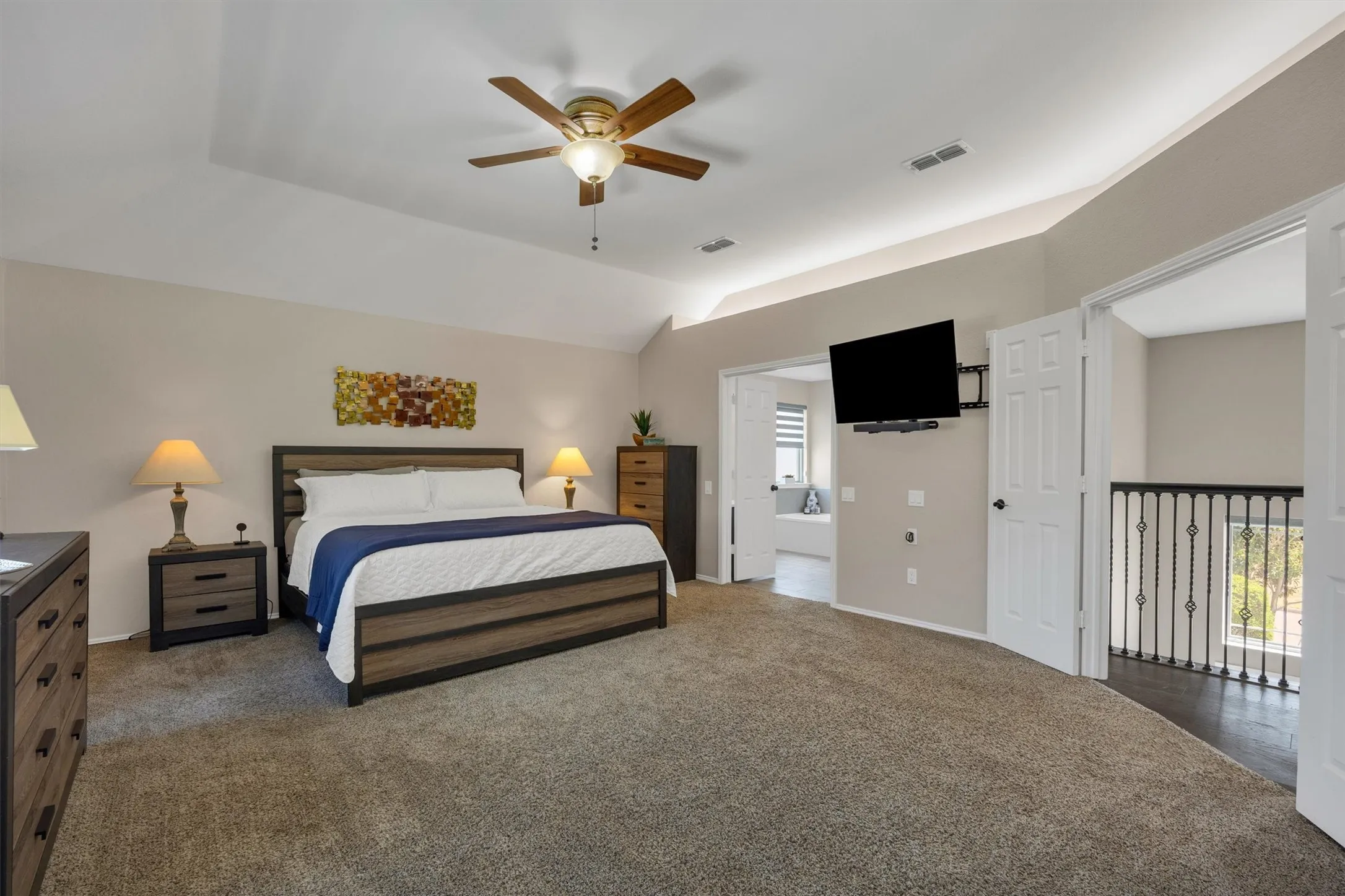 Single Family Residence For Sale in Tarrant County , 4900 Hibiscus Drive, Arlington, Texas 76018, 4 Bedroom, 3 Bathroom, 2 Garage spaces, 2,449 Sqft, built in 1990, mls#21377941, Real Estate Agent in Arlington, Homes For Sale in Tarrant county, Homes For Sale in Arlington, Realtor in Arlington Texas, Real Estate Brokerage Independent Realty Texas, Luminita Cordes Realtor