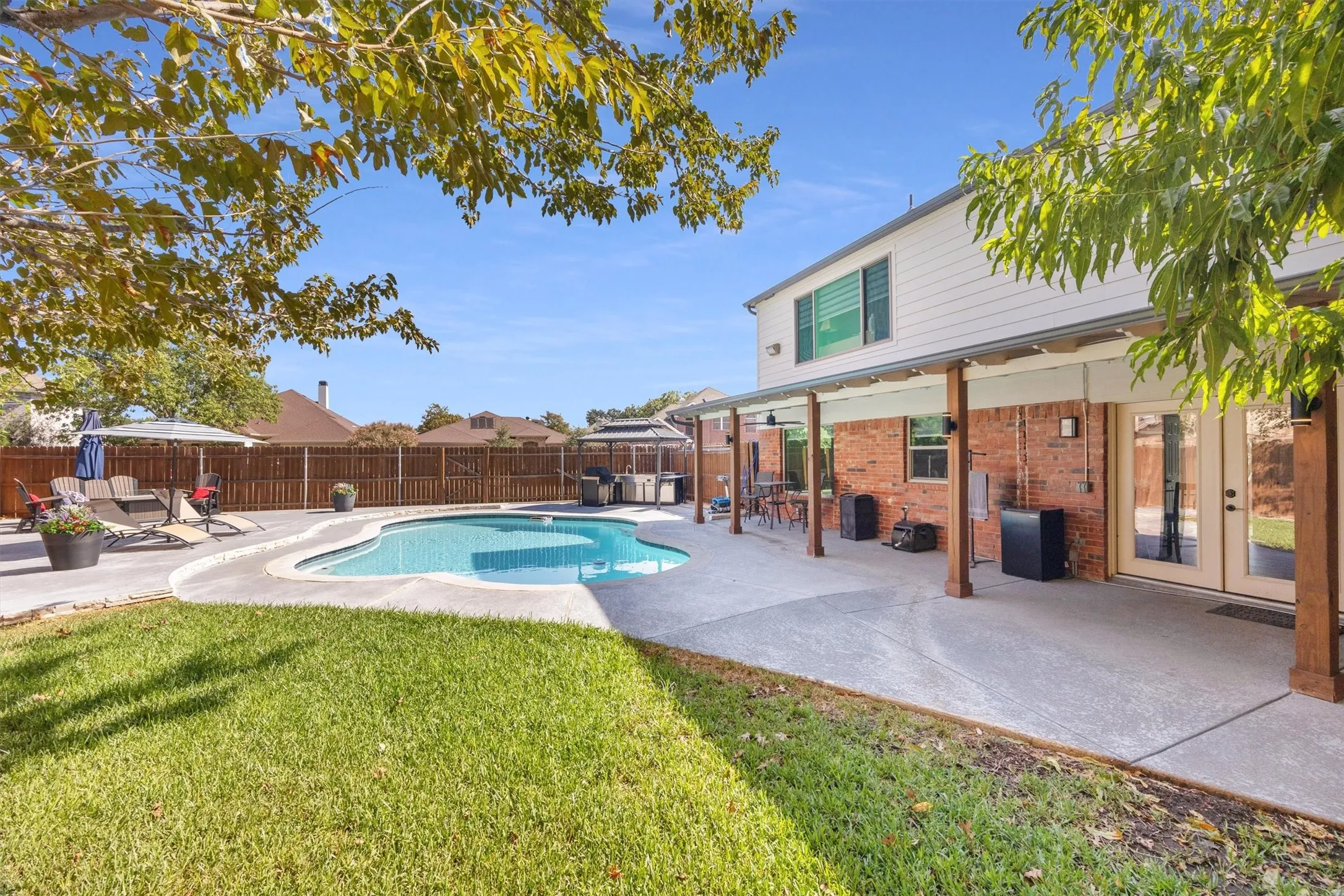 Single Family Residence For Sale in Tarrant County , 4900 Hibiscus Drive, Arlington, Texas 76018, 4 Bedroom, 3 Bathroom, 2 Garage spaces, 2,449 Sqft, built in 1990, mls#21377941, Real Estate Agent in Arlington, Homes For Sale in Tarrant county, Homes For Sale in Arlington, Realtor in Arlington Texas, Real Estate Brokerage Independent Realty Texas, Luminita Cordes Realtor