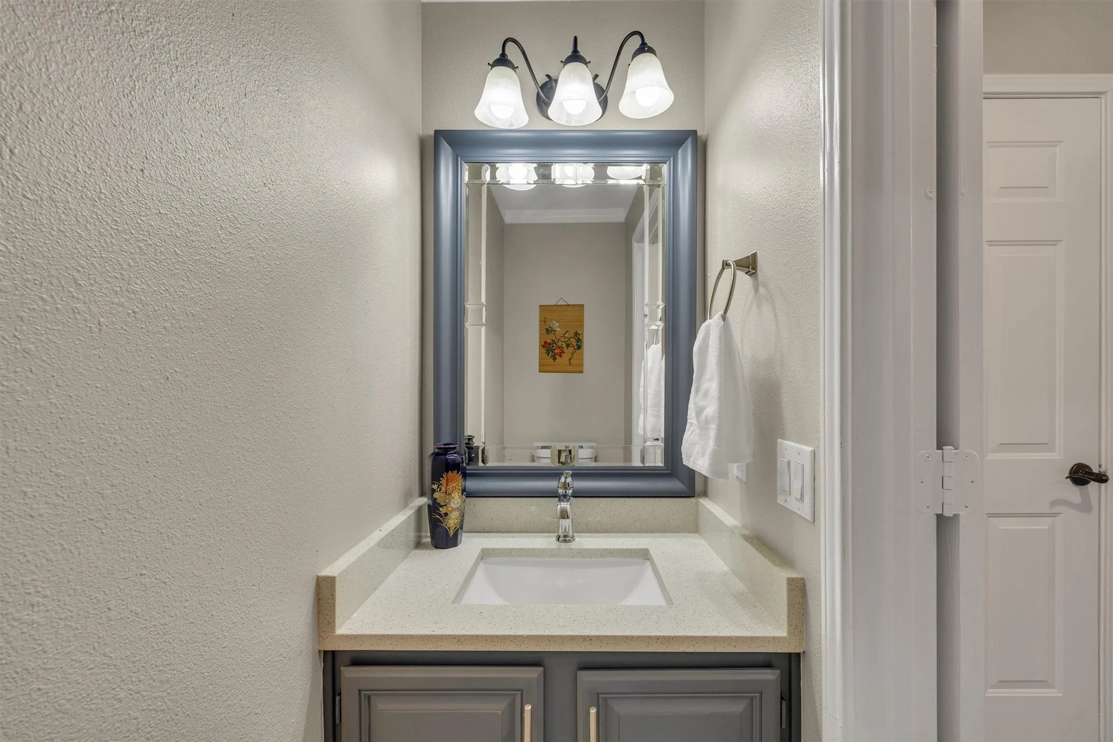 Single Family Residence For Sale in Tarrant County , 4900 Hibiscus Drive, Arlington, Texas 76018, 4 Bedroom, 3 Bathroom, 2 Garage spaces, 2,449 Sqft, built in 1990, mls#21377941, Real Estate Agent in Arlington, Homes For Sale in Tarrant county, Homes For Sale in Arlington, Realtor in Arlington Texas, Real Estate Brokerage Independent Realty Texas, Luminita Cordes Realtor