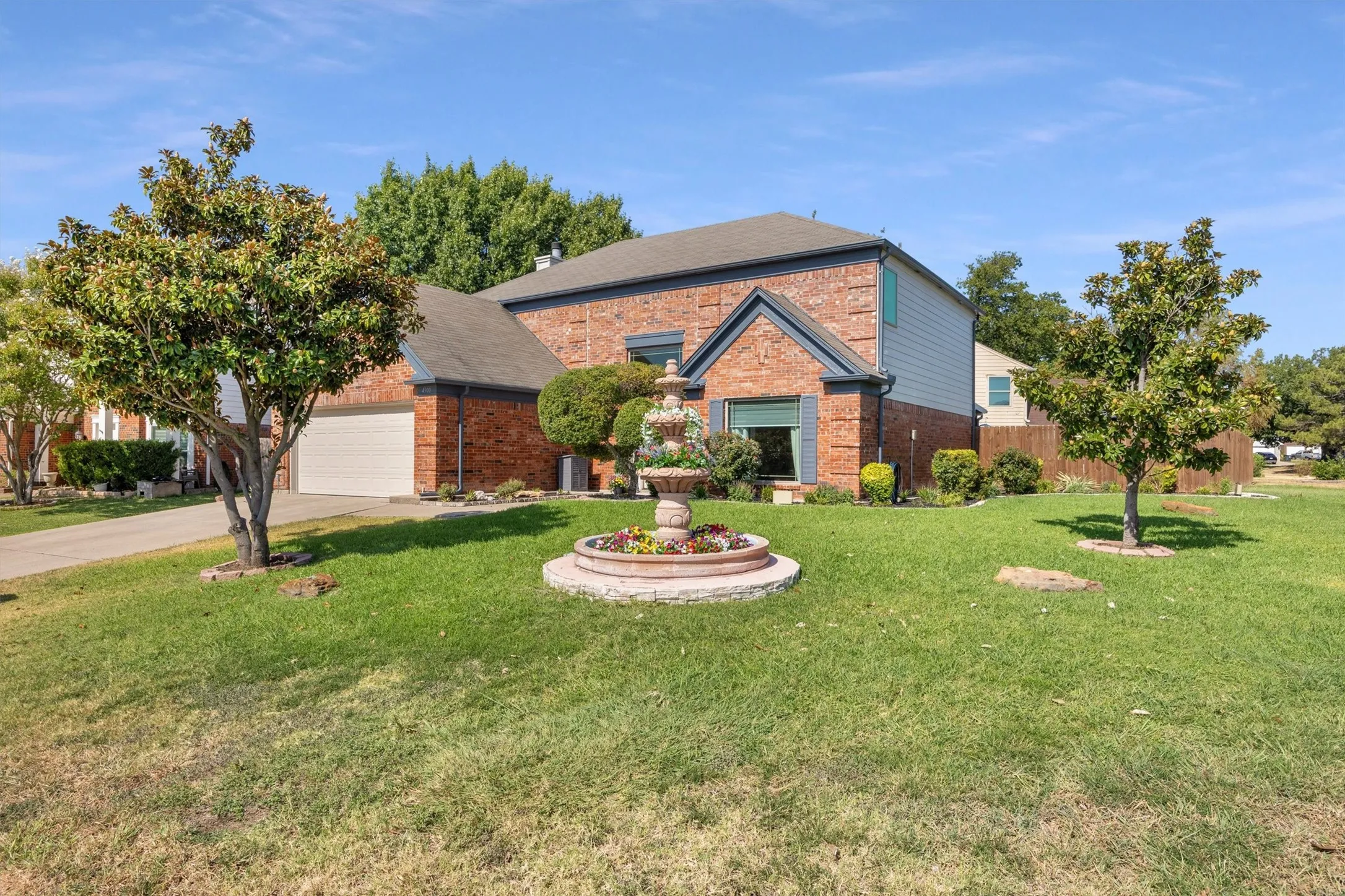 Single Family Residence For Sale in Tarrant County , 4900 Hibiscus Drive, Arlington, Texas 76018, 4 Bedroom, 3 Bathroom, 2 Garage spaces, 2,449 Sqft, built in 1990, mls#21377941, Real Estate Agent in Arlington, Homes For Sale in Tarrant county, Homes For Sale in Arlington, Realtor in Arlington Texas, Real Estate Brokerage Independent Realty Texas, Luminita Cordes Realtor