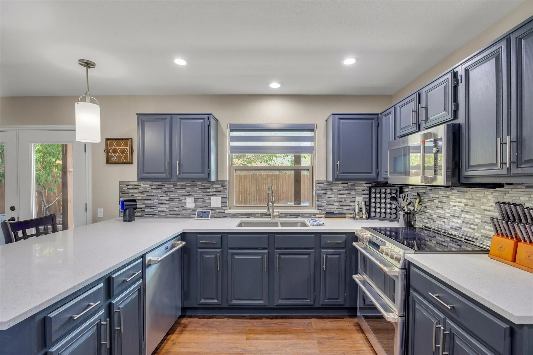 Single Family Residence For Sale in Tarrant County , 4900 Hibiscus Drive, Arlington, Texas 76018, 4 Bedroom, 3 Bathroom, 2 Garage spaces, 2,449 Sqft, built in 1990, mls#21377941, Real Estate Agent in Arlington, Homes For Sale in Tarrant county, Homes For Sale in Arlington, Realtor in Arlington Texas, Real Estate Brokerage Independent Realty Texas, Luminita Cordes Realtor