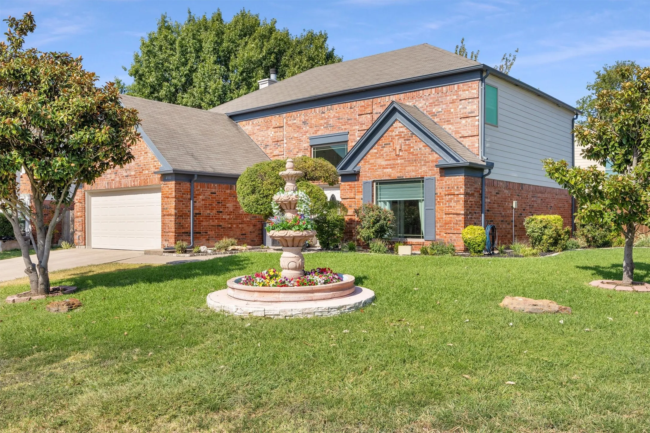 Single Family Residence For Sale in Tarrant County , 4900 Hibiscus Drive, Arlington, Texas 76018, 4 Bedroom, 3 Bathroom, 2 Garage spaces, 2,449 Sqft, built in 1990, mls#21377941, Real Estate Agent in Arlington, Homes For Sale in Tarrant county, Homes For Sale in Arlington, Realtor in Arlington Texas, Real Estate Brokerage Independent Realty Texas, Luminita Cordes Realtor