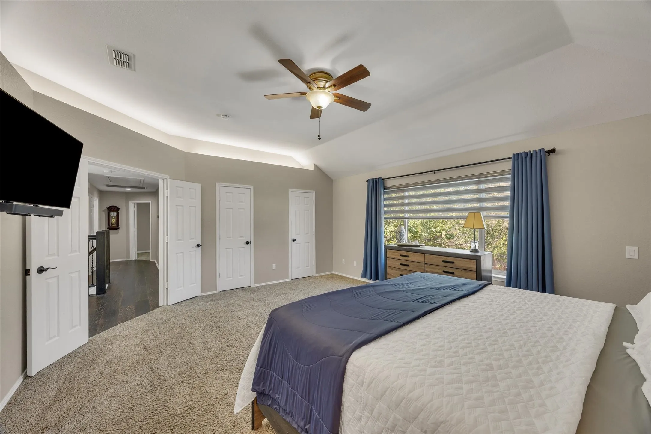 Single Family Residence For Sale in Tarrant County , 4900 Hibiscus Drive, Arlington, Texas 76018, 4 Bedroom, 3 Bathroom, 2 Garage spaces, 2,449 Sqft, built in 1990, mls#21377941, Real Estate Agent in Arlington, Homes For Sale in Tarrant county, Homes For Sale in Arlington, Realtor in Arlington Texas, Real Estate Brokerage Independent Realty Texas, Luminita Cordes Realtor