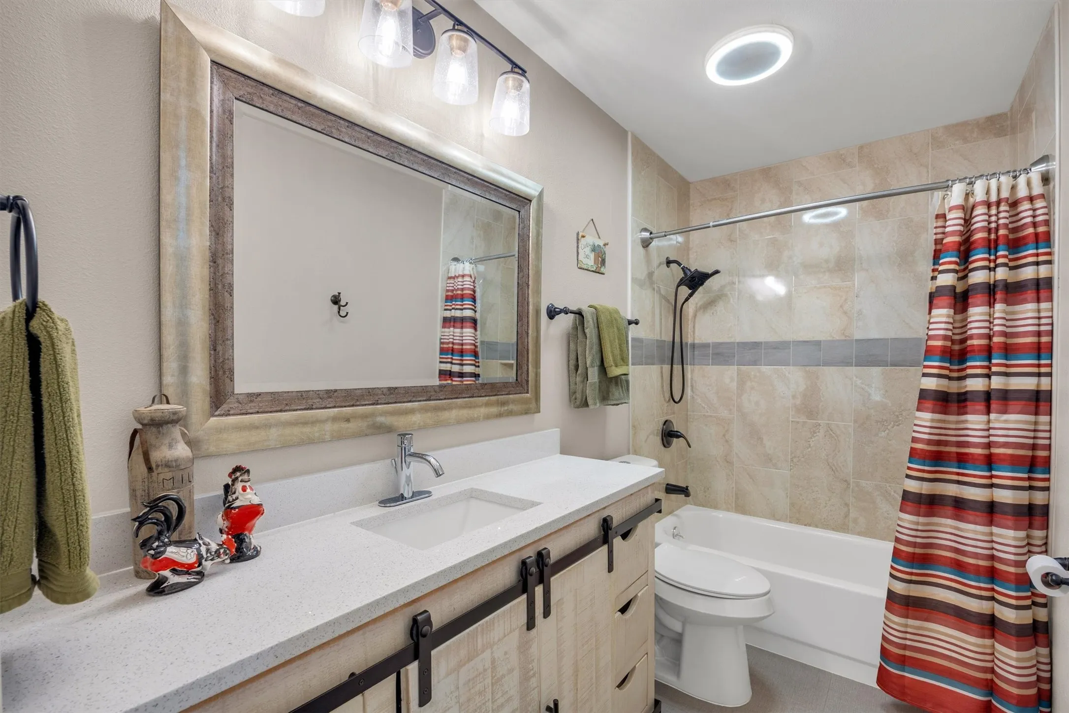 Single Family Residence For Sale in Tarrant County , 4900 Hibiscus Drive, Arlington, Texas 76018, 4 Bedroom, 3 Bathroom, 2 Garage spaces, 2,449 Sqft, built in 1990, mls#21377941, Real Estate Agent in Arlington, Homes For Sale in Tarrant county, Homes For Sale in Arlington, Realtor in Arlington Texas, Real Estate Brokerage Independent Realty Texas, Luminita Cordes Realtor