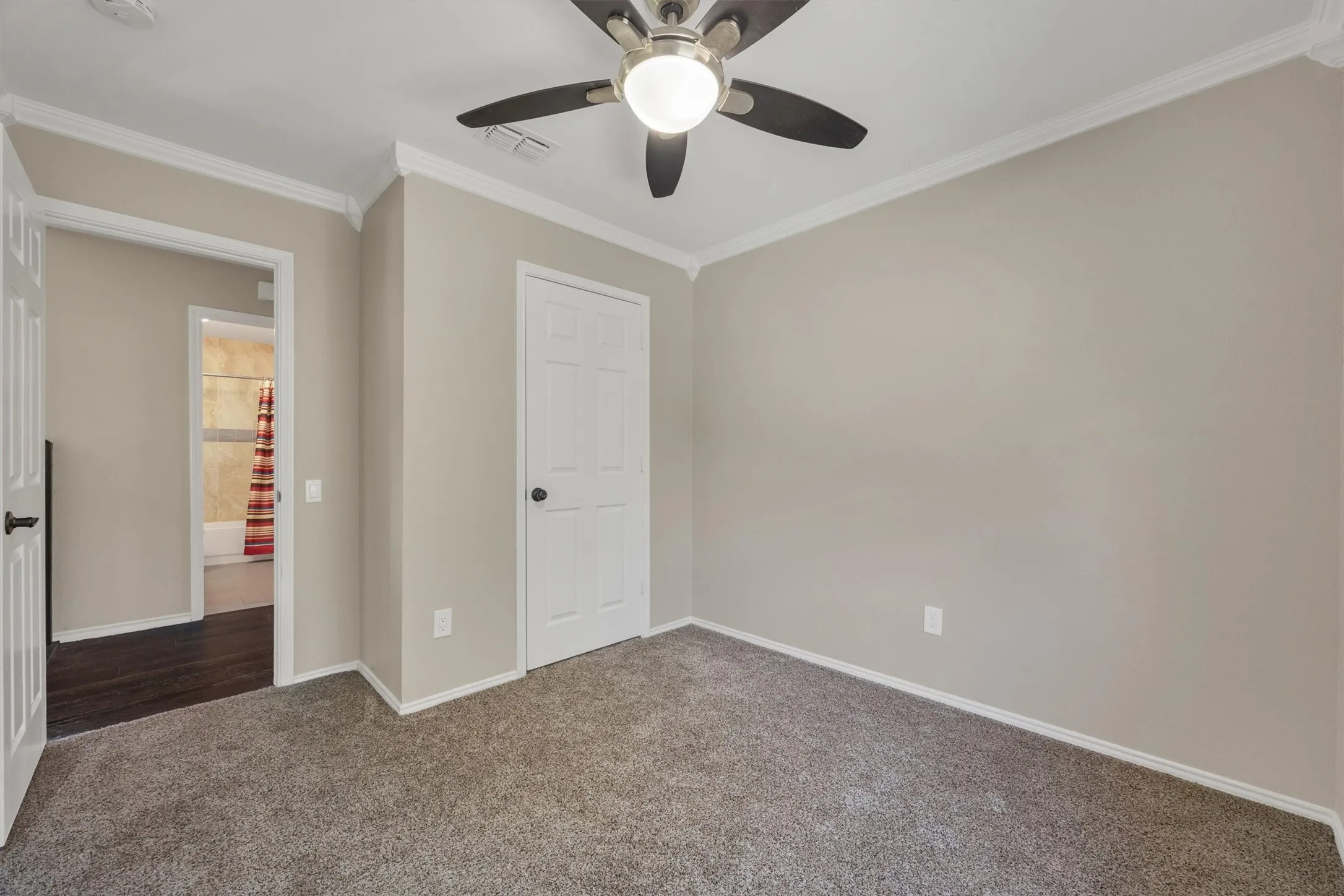 Single Family Residence For Sale in Tarrant County , 4900 Hibiscus Drive, Arlington, Texas 76018, 4 Bedroom, 3 Bathroom, 2 Garage spaces, 2,449 Sqft, built in 1990, mls#21377941, Real Estate Agent in Arlington, Homes For Sale in Tarrant county, Homes For Sale in Arlington, Realtor in Arlington Texas, Real Estate Brokerage Independent Realty Texas, Luminita Cordes Realtor