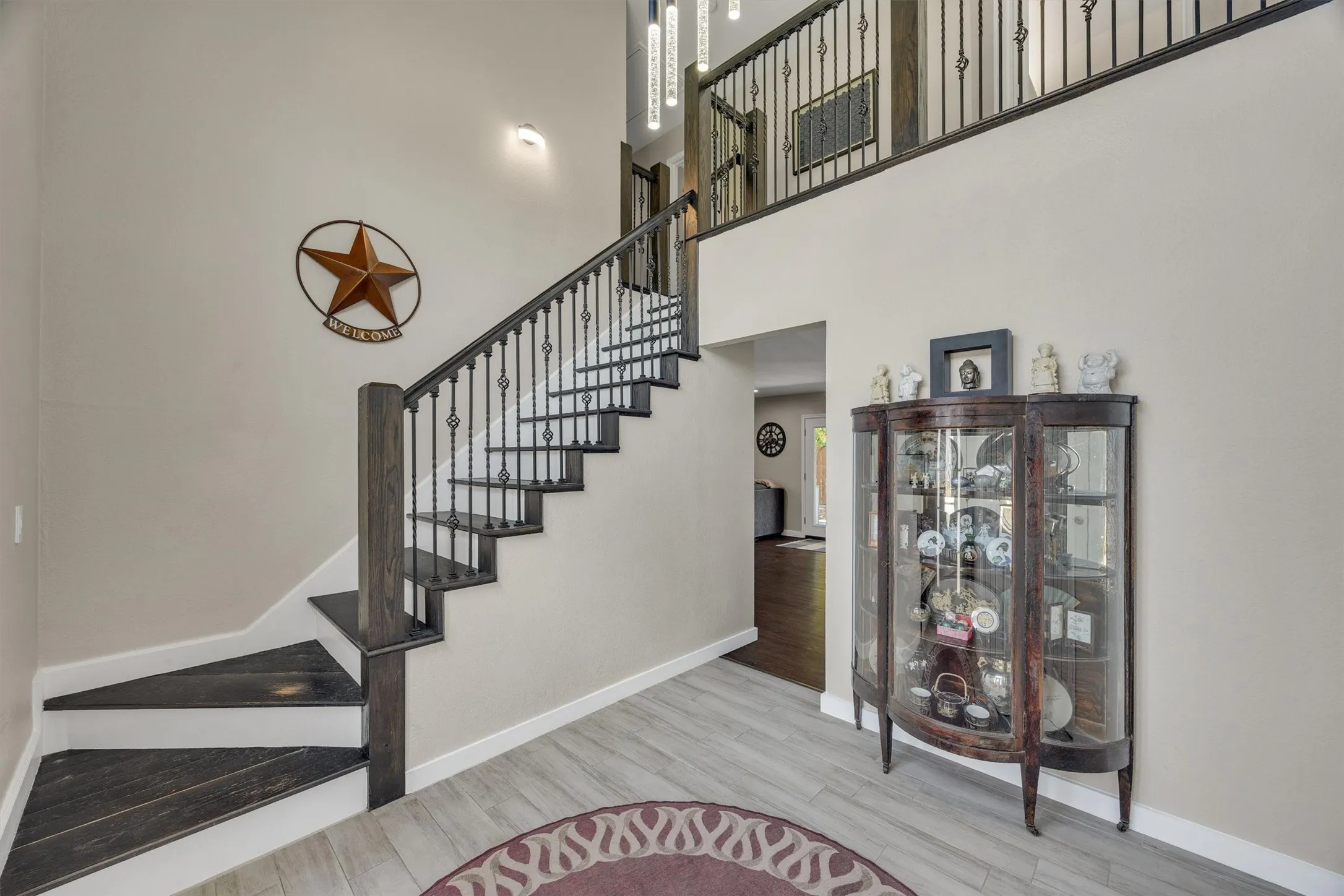 Single Family Residence For Sale in Tarrant County , 4900 Hibiscus Drive, Arlington, Texas 76018, 4 Bedroom, 3 Bathroom, 2 Garage spaces, 2,449 Sqft, built in 1990, mls#21377941, Real Estate Agent in Arlington, Homes For Sale in Tarrant county, Homes For Sale in Arlington, Realtor in Arlington Texas, Real Estate Brokerage Independent Realty Texas, Luminita Cordes Realtor