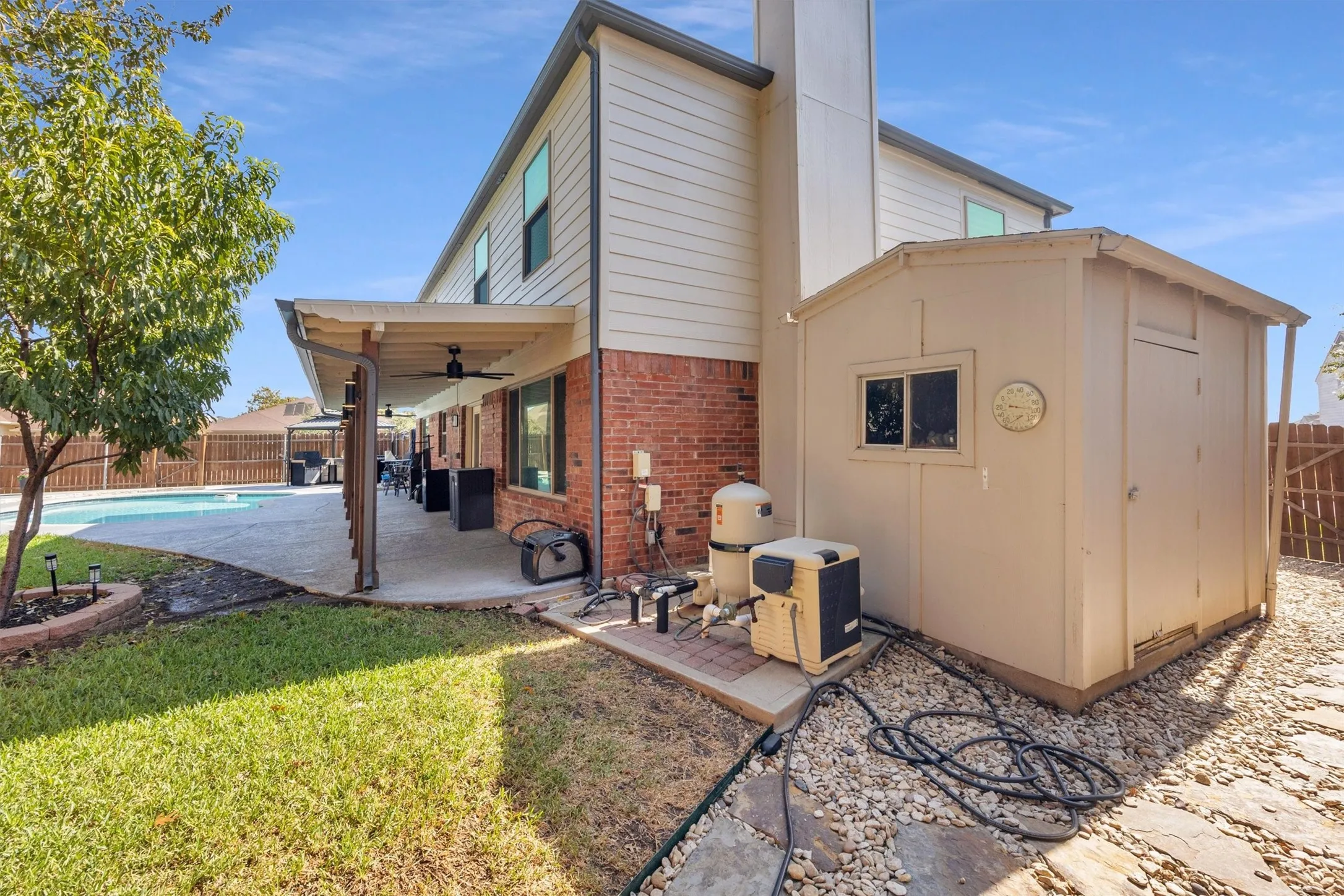 Single Family Residence For Sale in Tarrant County , 4900 Hibiscus Drive, Arlington, Texas 76018, 4 Bedroom, 3 Bathroom, 2 Garage spaces, 2,449 Sqft, built in 1990, mls#21377941, Real Estate Agent in Arlington, Homes For Sale in Tarrant county, Homes For Sale in Arlington, Realtor in Arlington Texas, Real Estate Brokerage Independent Realty Texas, Luminita Cordes Realtor