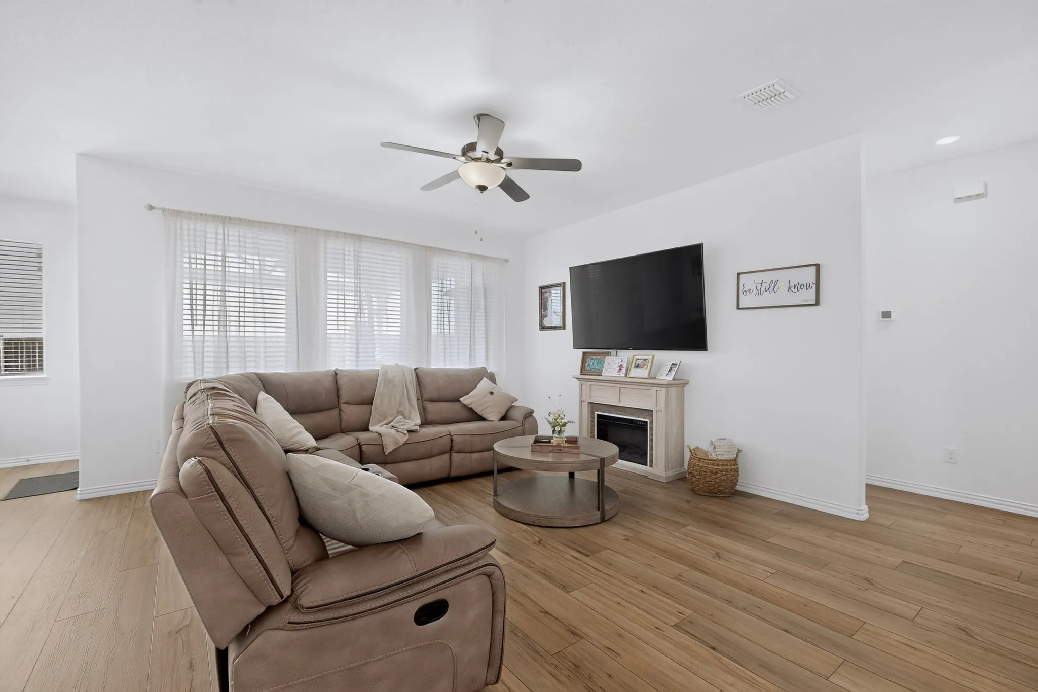 Single Family Residence For Sale in Kaufman County , 1794 Gleasondale Place, Forney, Texas 75126, 4 Bedroom, 3 Bathroom, 2 Garage spaces, 2,499 Sqft, built in 2023, mls#21383923, Real Estate Agent in Forney, Homes For Sale in Kaufman county, Homes For Sale in Forney, Realtor in Forney Texas, Real Estate Brokerage Independent Realty Texas, Luminita Cordes Realtor