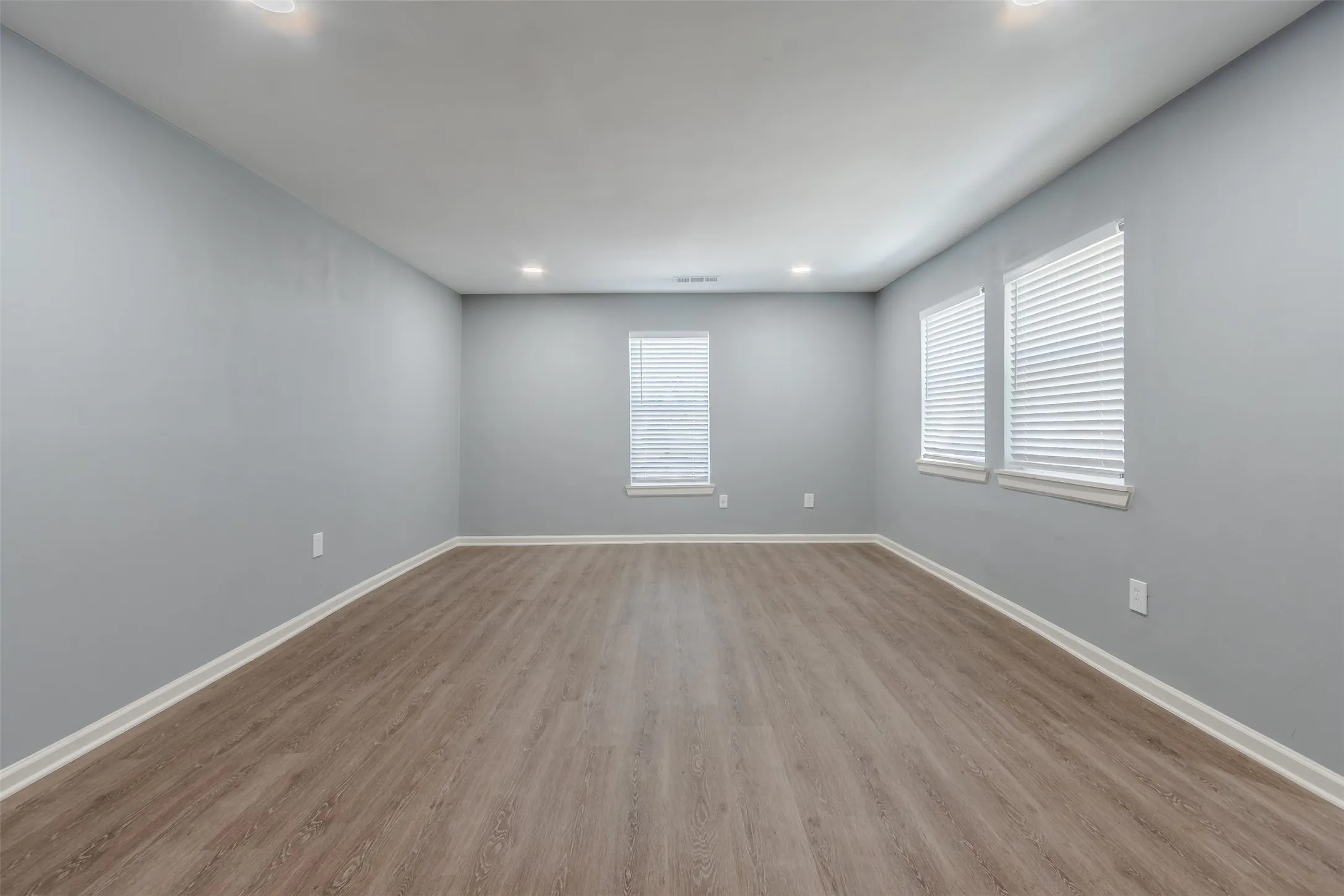 Single Family Residence For Rent in Ellis County , 605 Lloyd, Italy, Texas 76651, 5 Bedroom, 3 Bathroom, 2 Garage spaces, 2,679 Sqft, built in 1944, mls#21383972, Real Estate Agent in Italy, Homes For Rent in Ellis county, Homes For Rent in Italy, Realtor in Italy Texas, Real Estate Brokerage Independent Realty Texas, Luminita Cordes Realtor