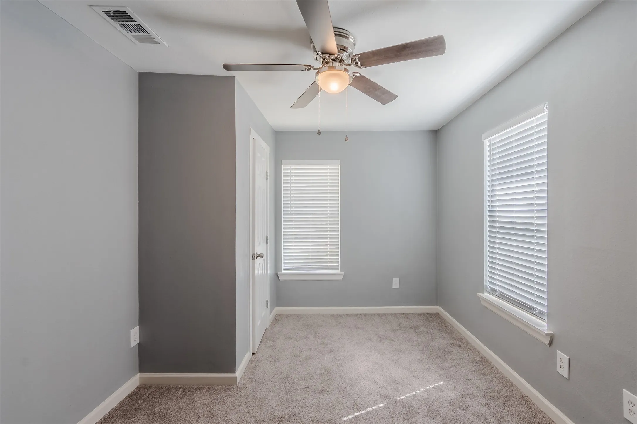 Single Family Residence For Rent in Ellis County , 605 Lloyd, Italy, Texas 76651, 5 Bedroom, 3 Bathroom, 2 Garage spaces, 2,679 Sqft, built in 1944, mls#21383972, Real Estate Agent in Italy, Homes For Rent in Ellis county, Homes For Rent in Italy, Realtor in Italy Texas, Real Estate Brokerage Independent Realty Texas, Luminita Cordes Realtor