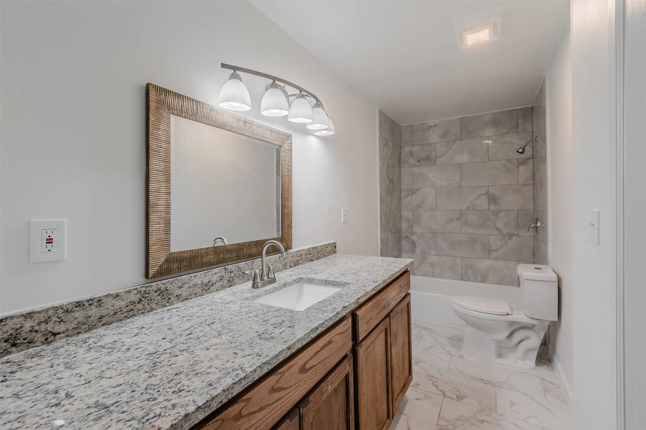 Single Family Residence For Rent in Ellis County , 605 Lloyd, Italy, Texas 76651, 5 Bedroom, 3 Bathroom, 2 Garage spaces, 2,679 Sqft, built in 1944, mls#21383972, Real Estate Agent in Italy, Homes For Rent in Ellis county, Homes For Rent in Italy, Realtor in Italy Texas, Real Estate Brokerage Independent Realty Texas, Luminita Cordes Realtor