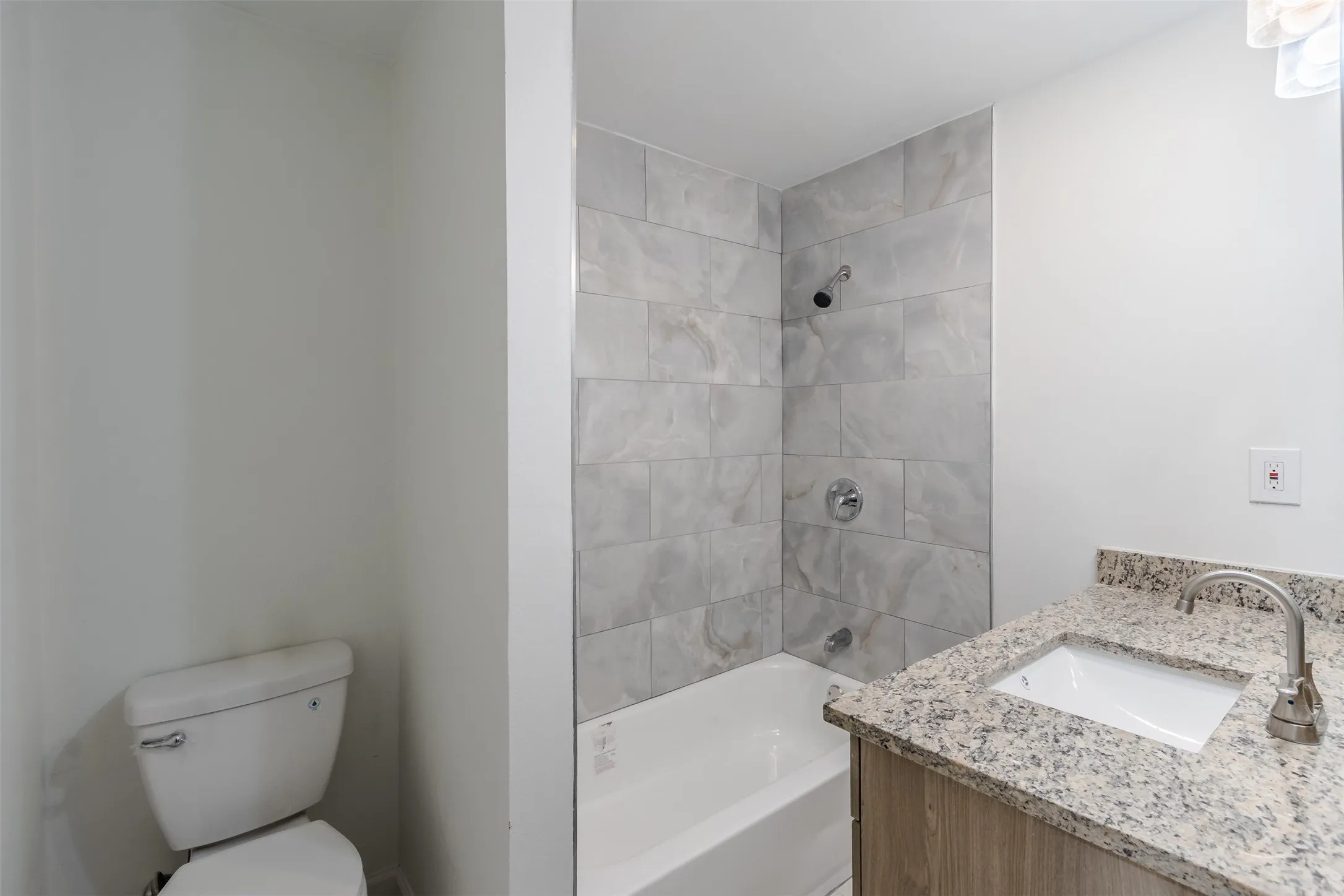 Single Family Residence For Rent in Ellis County , 605 Lloyd, Italy, Texas 76651, 5 Bedroom, 3 Bathroom, 2 Garage spaces, 2,679 Sqft, built in 1944, mls#21383972, Real Estate Agent in Italy, Homes For Rent in Ellis county, Homes For Rent in Italy, Realtor in Italy Texas, Real Estate Brokerage Independent Realty Texas, Luminita Cordes Realtor