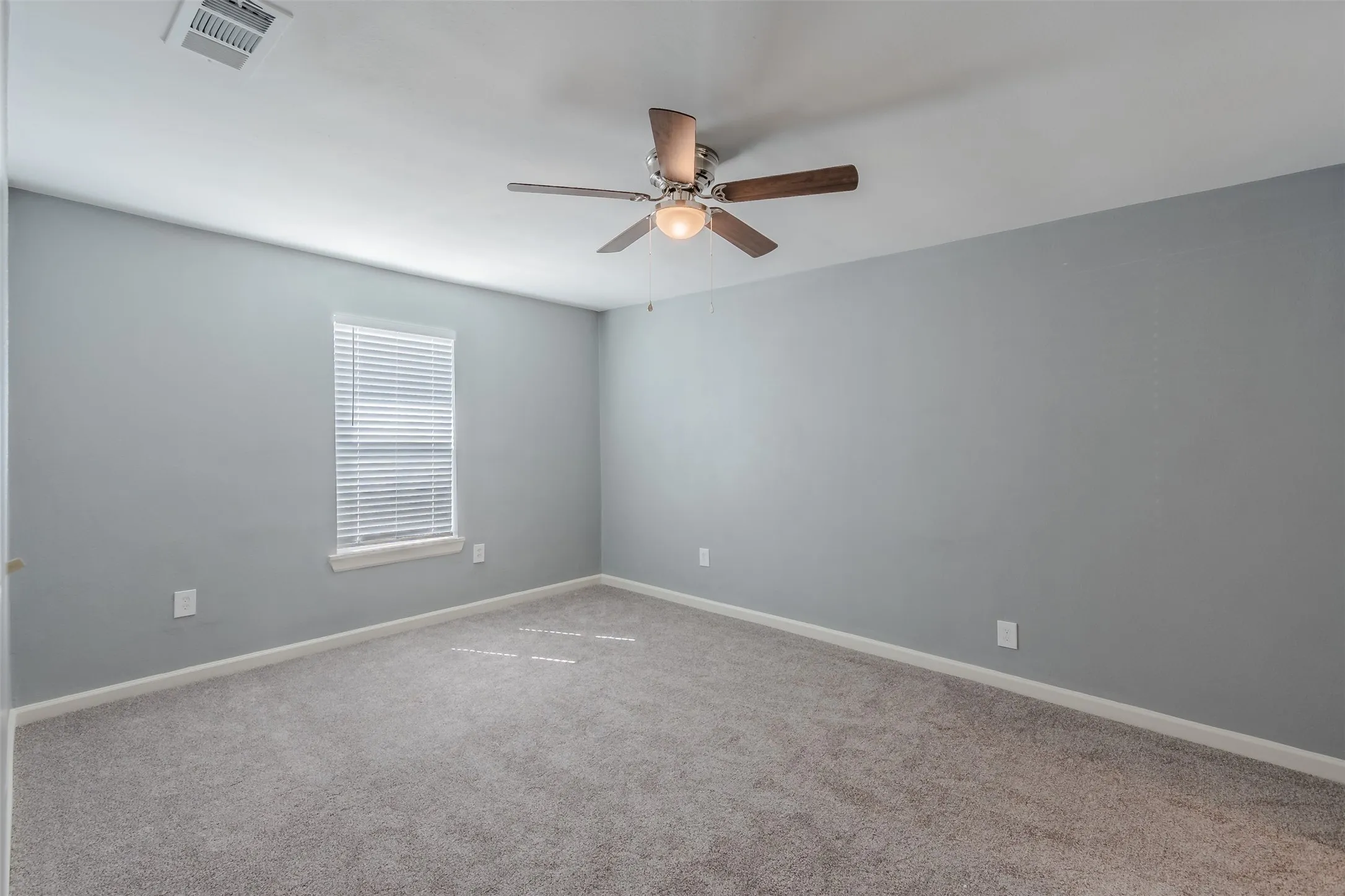 Single Family Residence For Rent in Ellis County , 605 Lloyd, Italy, Texas 76651, 5 Bedroom, 3 Bathroom, 2 Garage spaces, 2,679 Sqft, built in 1944, mls#21383972, Real Estate Agent in Italy, Homes For Rent in Ellis county, Homes For Rent in Italy, Realtor in Italy Texas, Real Estate Brokerage Independent Realty Texas, Luminita Cordes Realtor