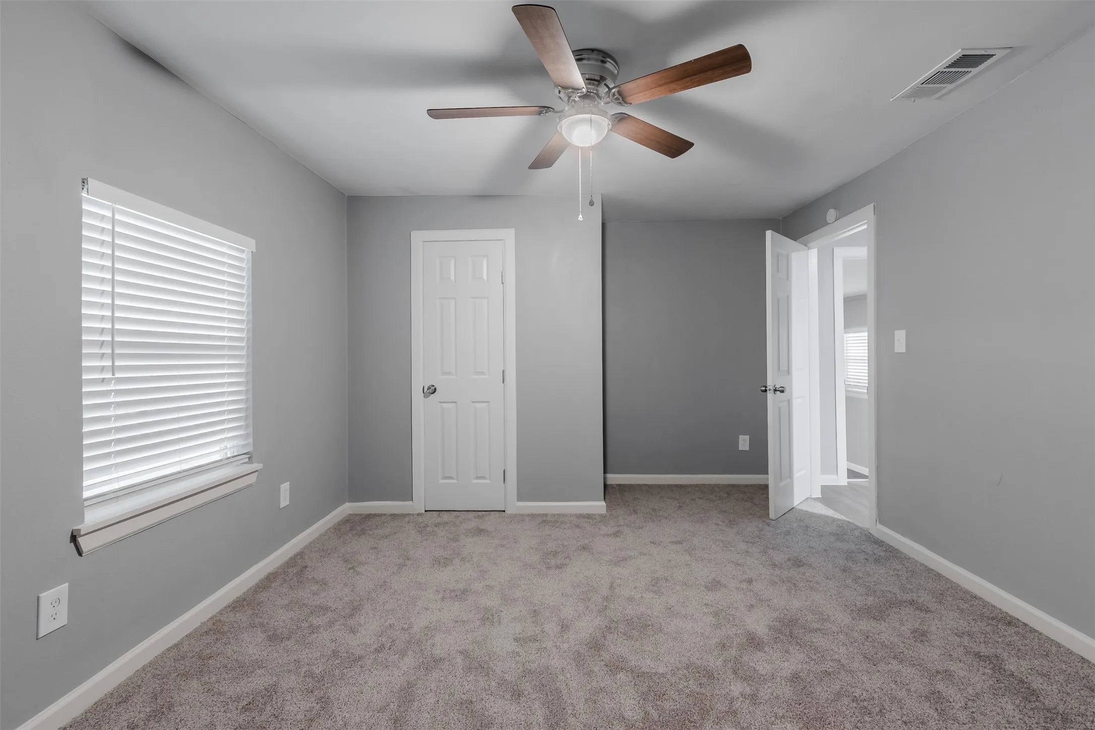 Single Family Residence For Rent in Ellis County , 605 Lloyd, Italy, Texas 76651, 5 Bedroom, 3 Bathroom, 2 Garage spaces, 2,679 Sqft, built in 1944, mls#21383972, Real Estate Agent in Italy, Homes For Rent in Ellis county, Homes For Rent in Italy, Realtor in Italy Texas, Real Estate Brokerage Independent Realty Texas, Luminita Cordes Realtor