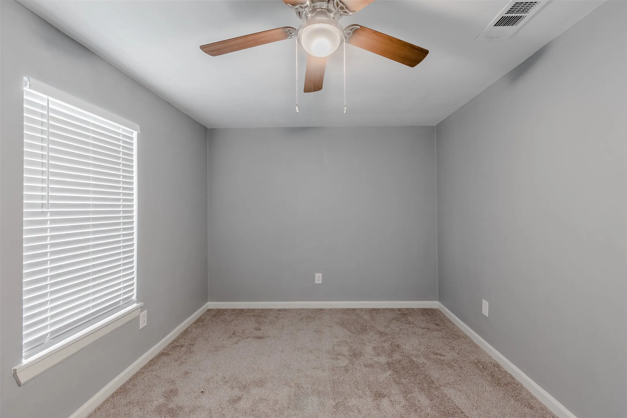 Single Family Residence For Rent in Ellis County , 605 Lloyd, Italy, Texas 76651, 5 Bedroom, 3 Bathroom, 2 Garage spaces, 2,679 Sqft, built in 1944, mls#21383972, Real Estate Agent in Italy, Homes For Rent in Ellis county, Homes For Rent in Italy, Realtor in Italy Texas, Real Estate Brokerage Independent Realty Texas, Luminita Cordes Realtor
