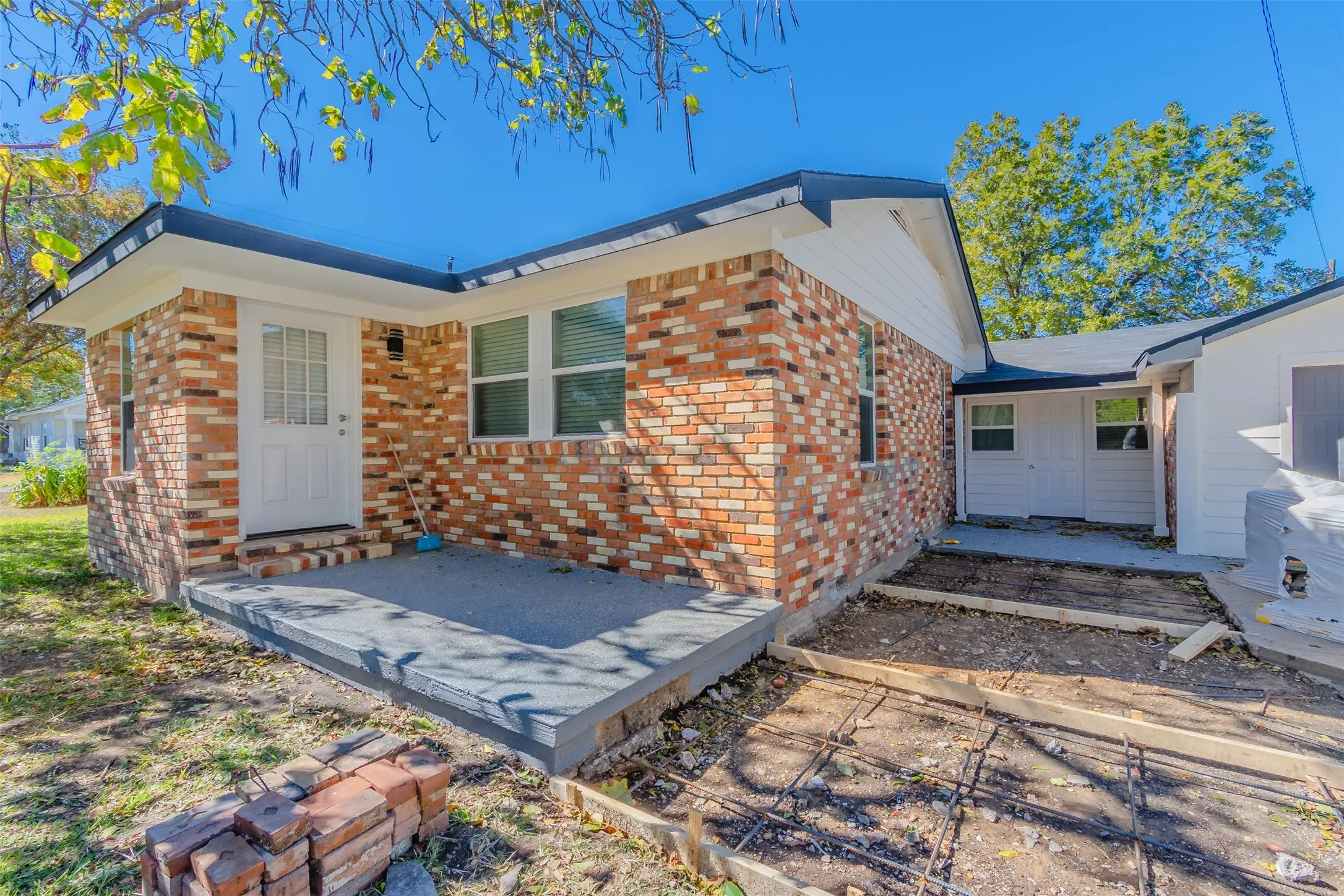 Single Family Residence For Rent in Ellis County , 605 Lloyd, Italy, Texas 76651, 5 Bedroom, 3 Bathroom, 2 Garage spaces, 2,679 Sqft, built in 1944, mls#21383972, Real Estate Agent in Italy, Homes For Rent in Ellis county, Homes For Rent in Italy, Realtor in Italy Texas, Real Estate Brokerage Independent Realty Texas, Luminita Cordes Realtor