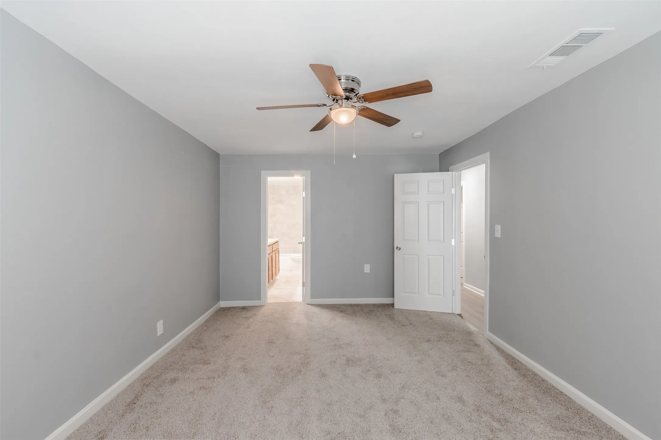 Single Family Residence For Rent in Ellis County , 605 Lloyd, Italy, Texas 76651, 5 Bedroom, 3 Bathroom, 2 Garage spaces, 2,679 Sqft, built in 1944, mls#21383972, Real Estate Agent in Italy, Homes For Rent in Ellis county, Homes For Rent in Italy, Realtor in Italy Texas, Real Estate Brokerage Independent Realty Texas, Luminita Cordes Realtor