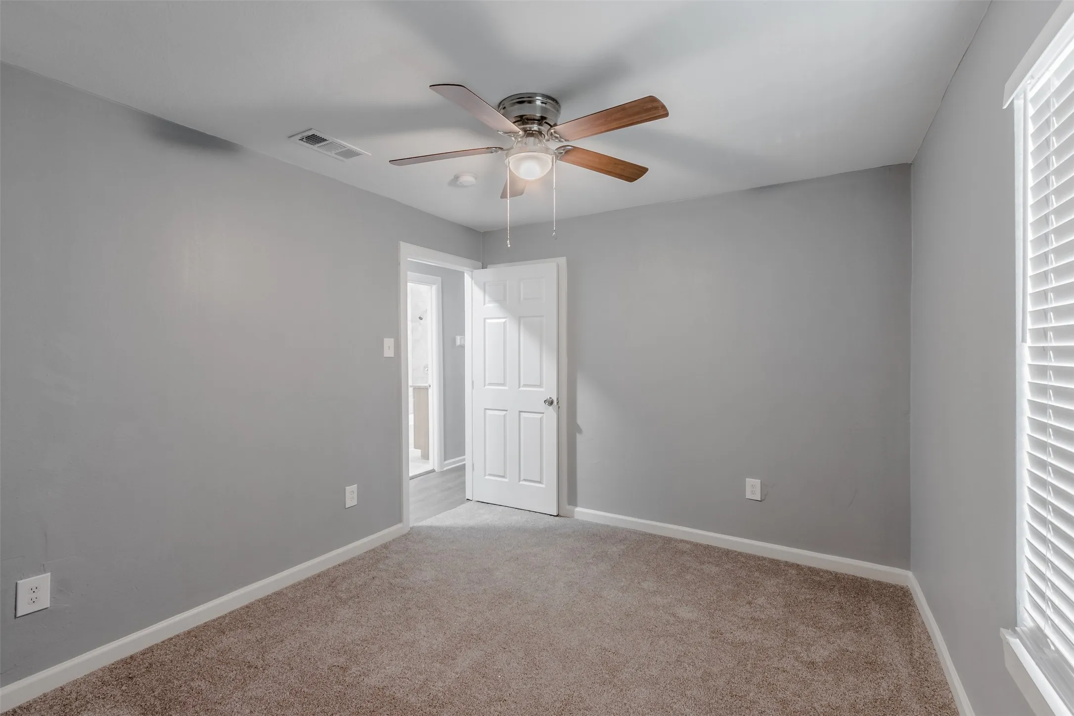 Single Family Residence For Rent in Ellis County , 605 Lloyd, Italy, Texas 76651, 5 Bedroom, 3 Bathroom, 2 Garage spaces, 2,679 Sqft, built in 1944, mls#21383972, Real Estate Agent in Italy, Homes For Rent in Ellis county, Homes For Rent in Italy, Realtor in Italy Texas, Real Estate Brokerage Independent Realty Texas, Luminita Cordes Realtor