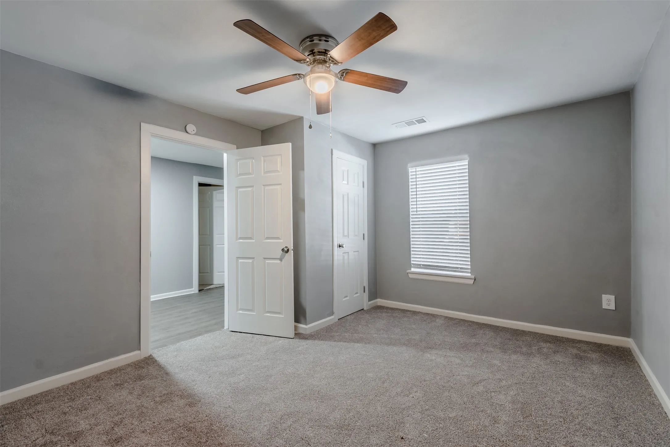 Single Family Residence For Rent in Ellis County , 605 Lloyd, Italy, Texas 76651, 5 Bedroom, 3 Bathroom, 2 Garage spaces, 2,679 Sqft, built in 1944, mls#21383972, Real Estate Agent in Italy, Homes For Rent in Ellis county, Homes For Rent in Italy, Realtor in Italy Texas, Real Estate Brokerage Independent Realty Texas, Luminita Cordes Realtor