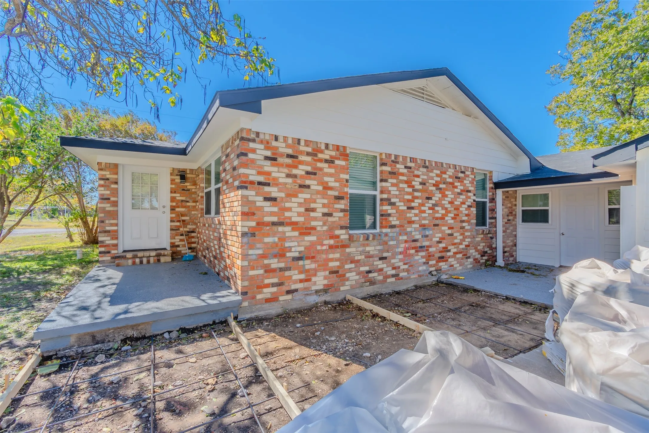 Single Family Residence For Rent in Ellis County , 605 Lloyd, Italy, Texas 76651, 5 Bedroom, 3 Bathroom, 2 Garage spaces, 2,679 Sqft, built in 1944, mls#21383972, Real Estate Agent in Italy, Homes For Rent in Ellis county, Homes For Rent in Italy, Realtor in Italy Texas, Real Estate Brokerage Independent Realty Texas, Luminita Cordes Realtor