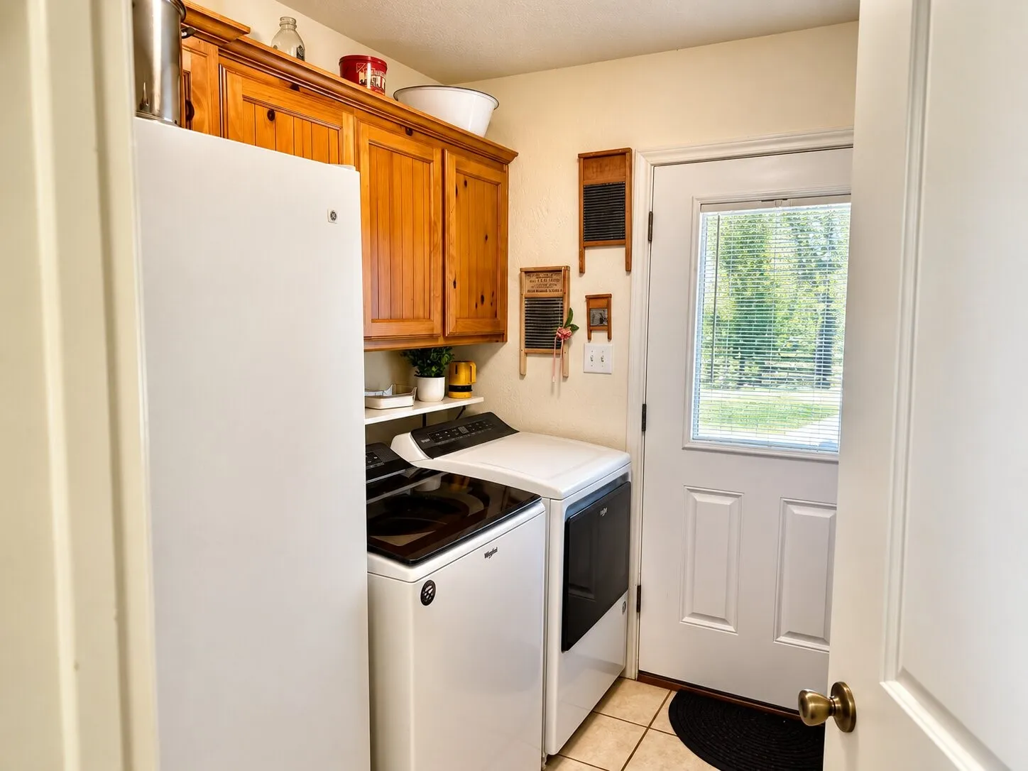 SIDE ENTRY COMES INTO LAUNDRY ROOM