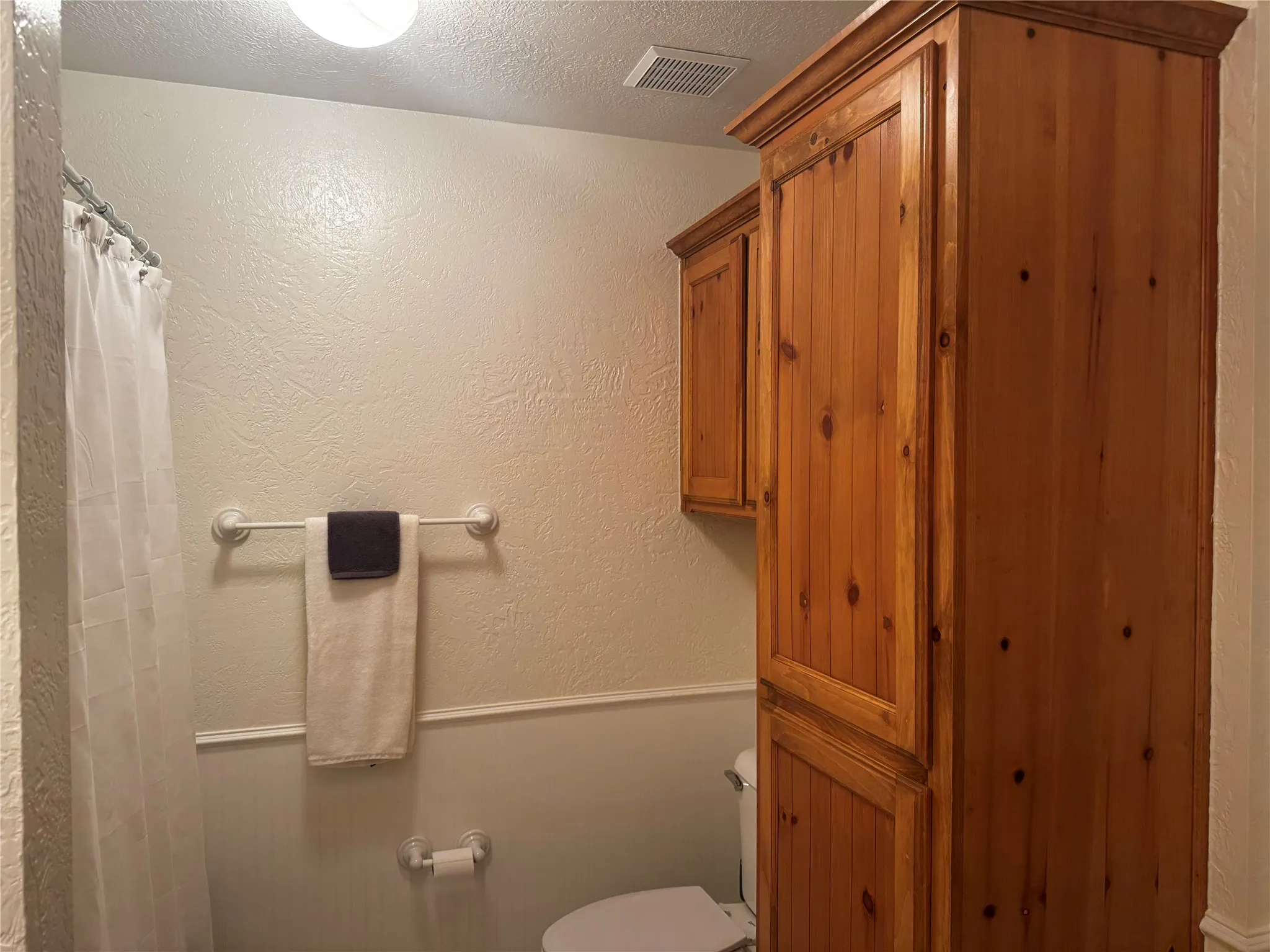 HALL BATH VIEW LINEN STORAGE