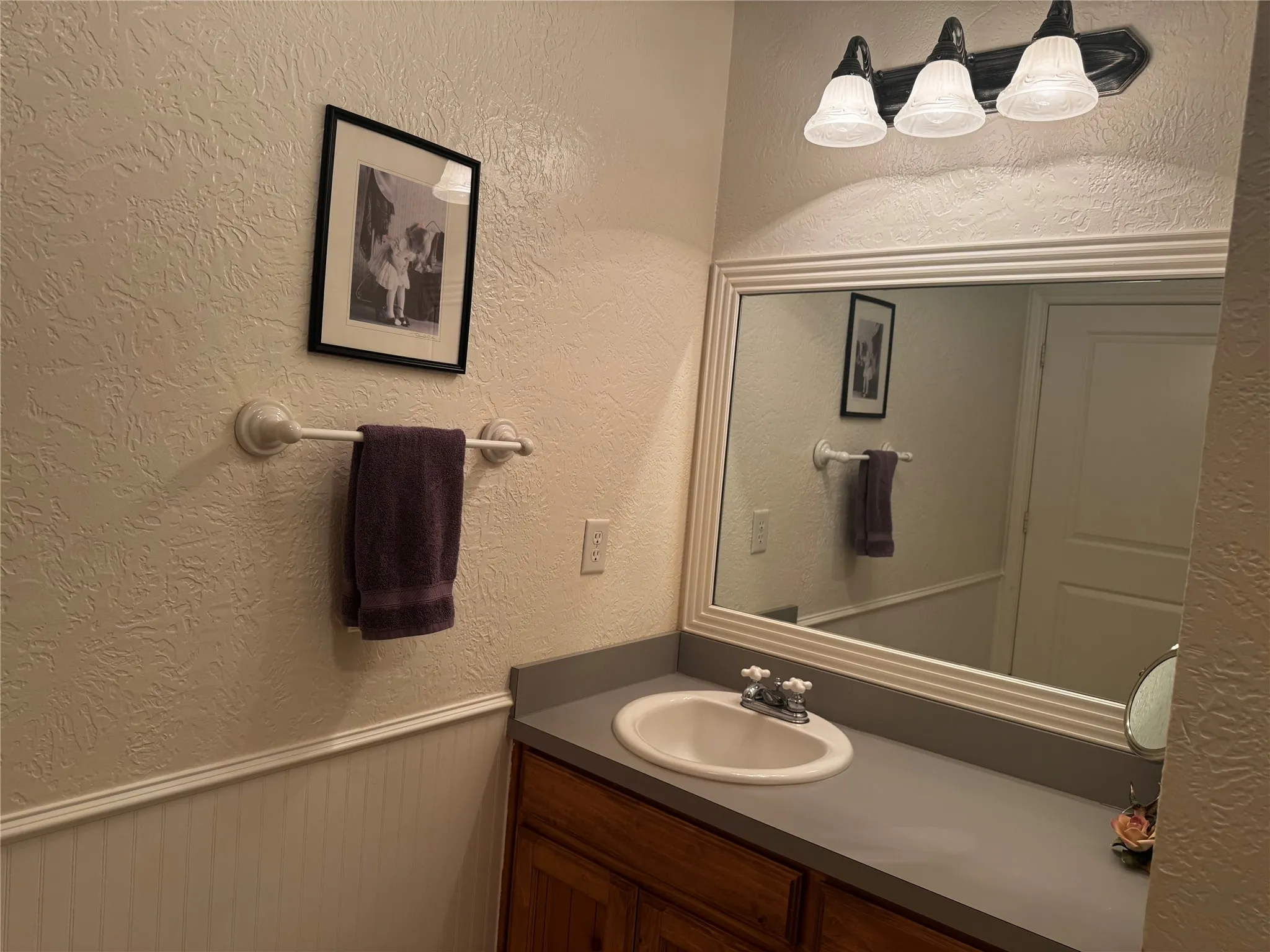 HALL BATH VANITY VIEW