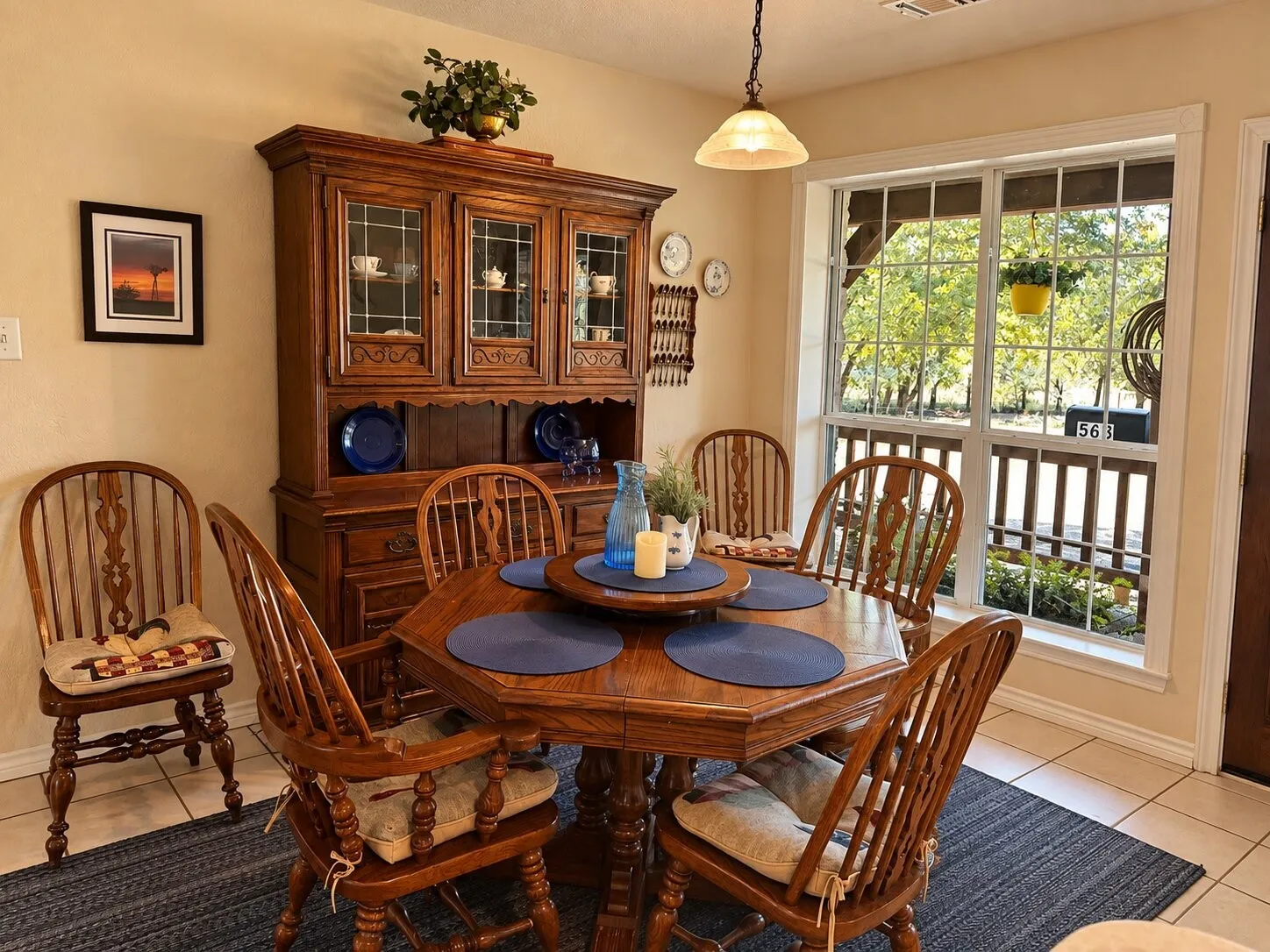 OPEN CONCEPT DINING SPACE W TILE FLOORING