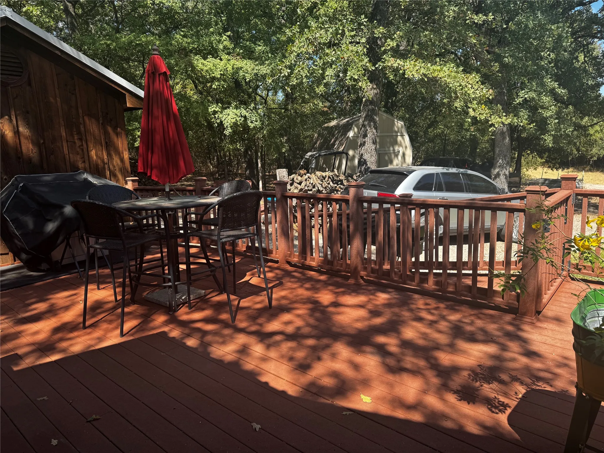 COMPOSITE DECK VIEW ROOM FOR PATIO FURNITURE