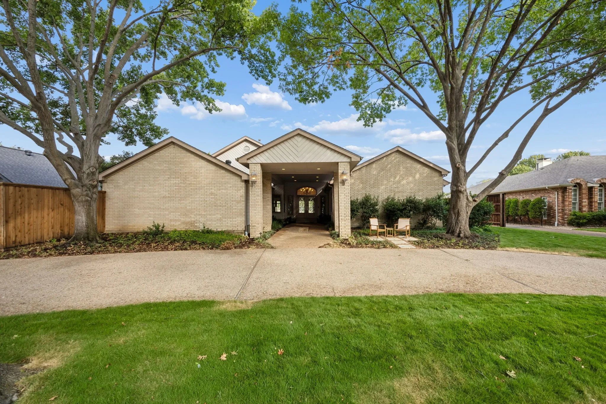 Single Family Residence For Sale in Dallas County , 13217 Woodhaven Drive, Farmers Branch, Texas 75234, 4 Bedroom, 3 Bathroom, 3 Garage spaces, 3,390 Sqft, built in 1986, mls#21383862, Real Estate Agent in Farmers Branch, Homes For Sale in Dallas county, Homes For Sale in Farmers Branch, Realtor in Farmers Branch Texas, Real Estate Brokerage Independent Realty Texas, Luminita Cordes Realtor