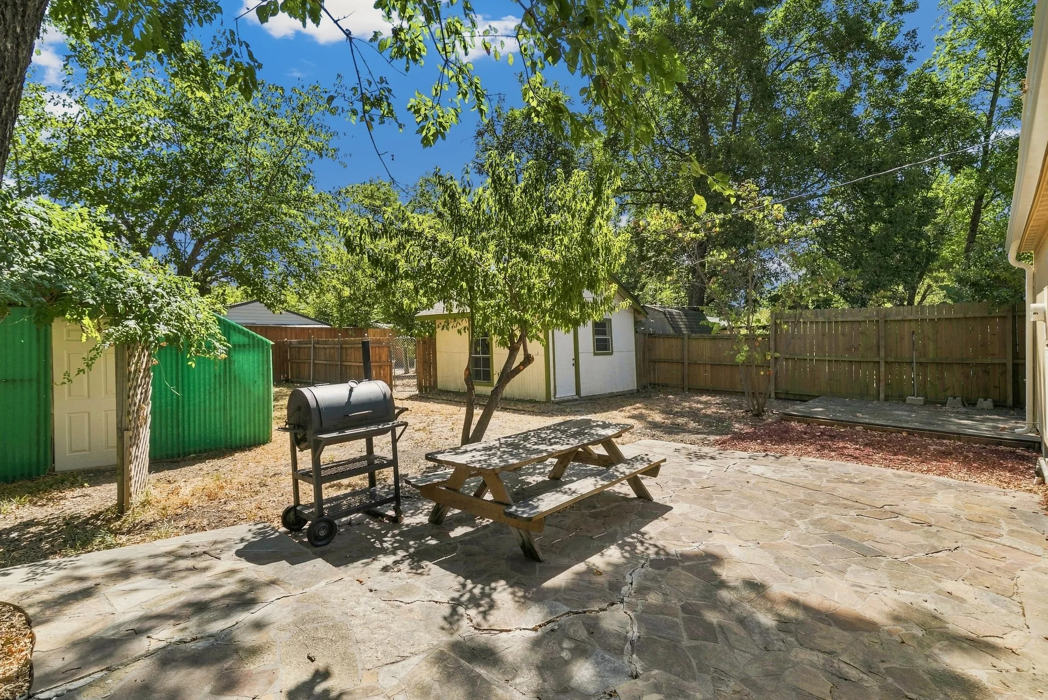 Single Family Residence For Sale in Dallas County , 913 Tamara Lane, Grand Prairie, Texas 75051, 2 Bedroom, 1 Bathroom, 1 Garage spaces, 1,051 Sqft, built in 1952, mls#21379049, Real Estate Agent in Grand Prairie, Homes For Sale in Dallas county, Homes For Sale in Grand Prairie, Realtor in Grand Prairie Texas, Real Estate Brokerage Independent Realty Texas, Luminita Cordes Realtor