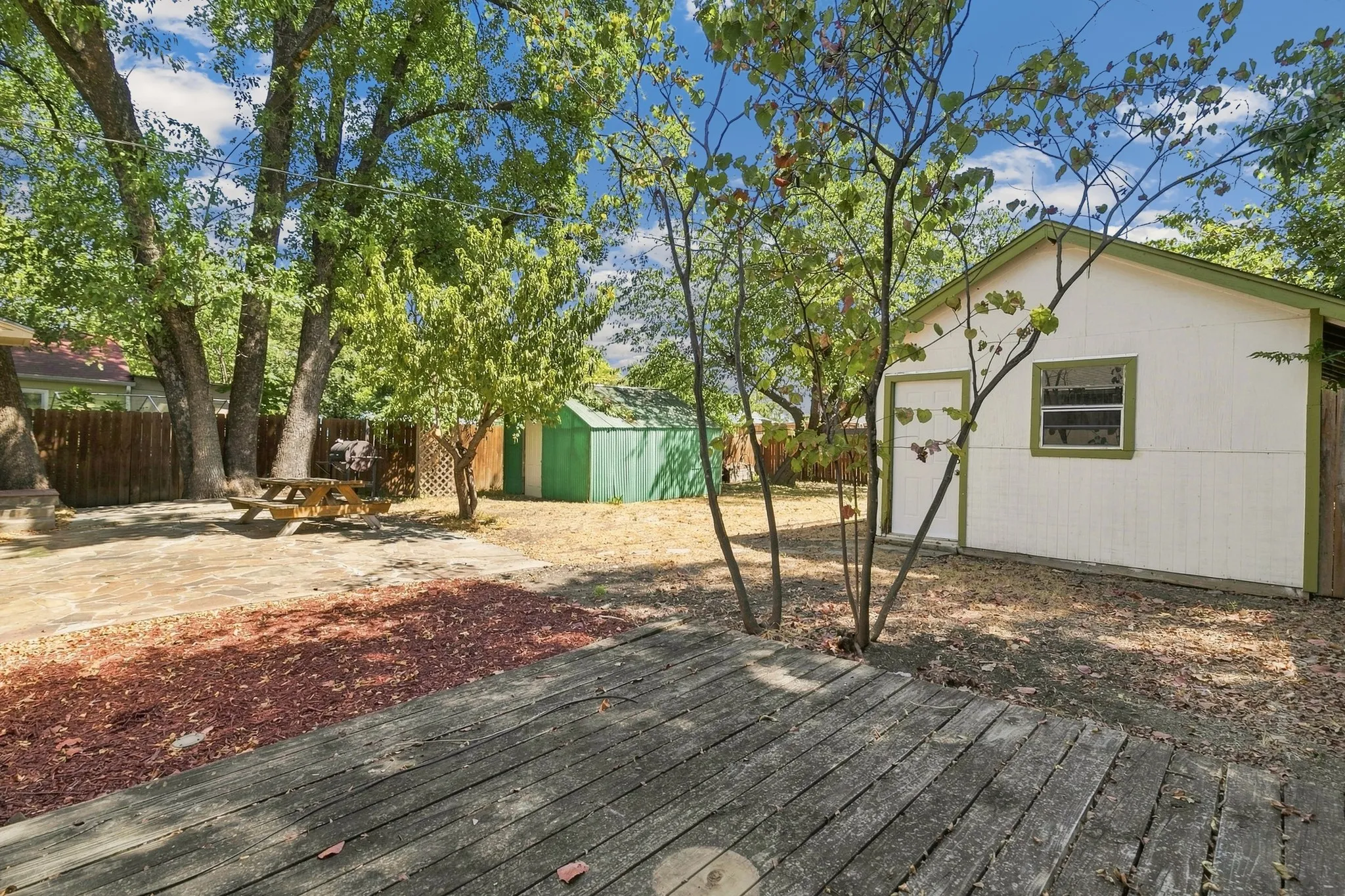 Single Family Residence For Sale in Dallas County , 913 Tamara Lane, Grand Prairie, Texas 75051, 2 Bedroom, 1 Bathroom, 1 Garage spaces, 1,051 Sqft, built in 1952, mls#21379049, Real Estate Agent in Grand Prairie, Homes For Sale in Dallas county, Homes For Sale in Grand Prairie, Realtor in Grand Prairie Texas, Real Estate Brokerage Independent Realty Texas, Luminita Cordes Realtor